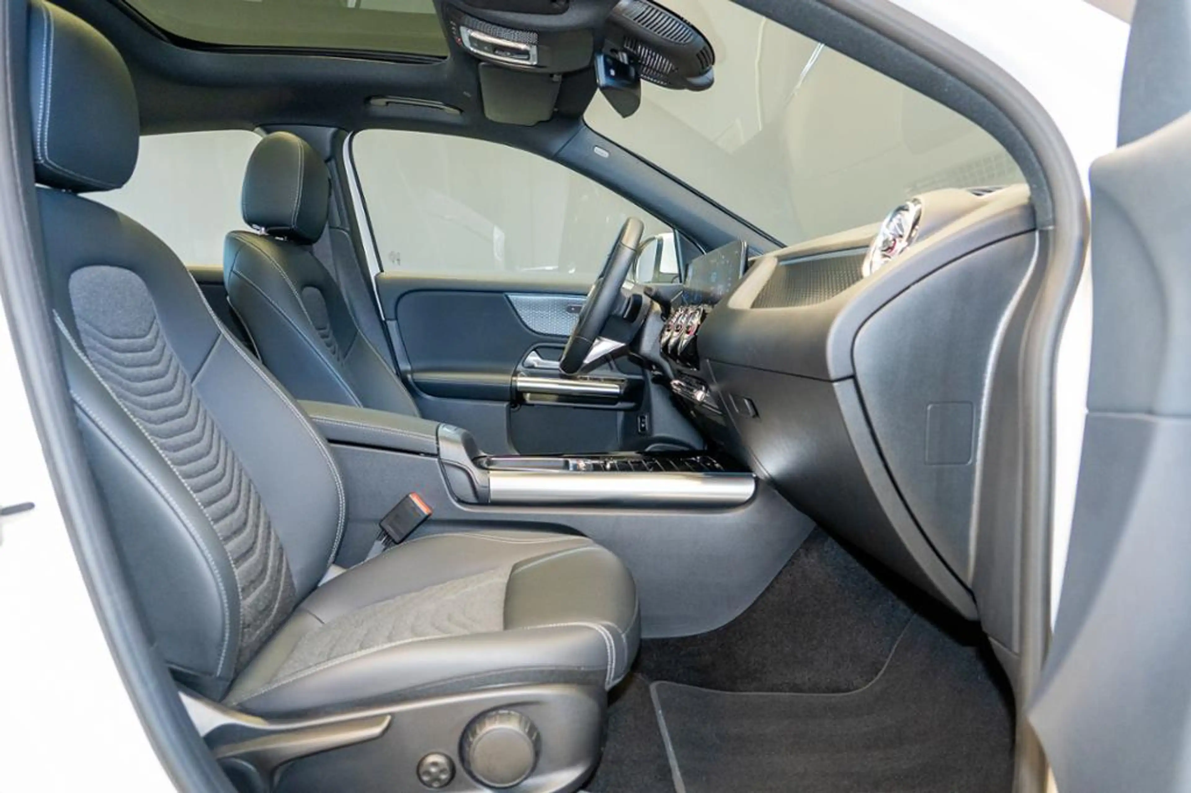 Mercedes-Benz EQA 300 4M *Progressive Pano LED Distronic 360° — photo 8