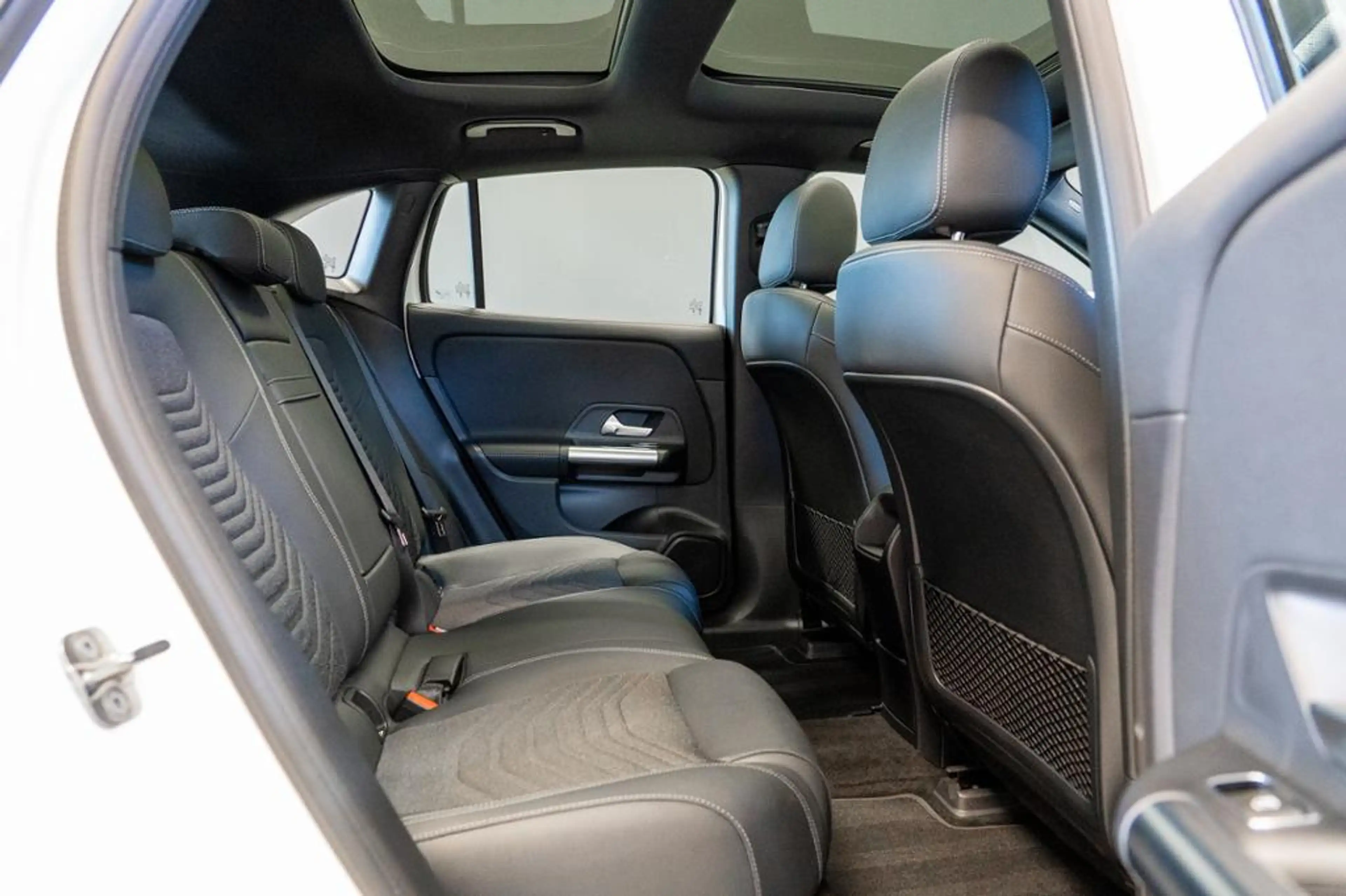 Mercedes-Benz EQA 300 4M *Progressive Pano LED Distronic 360° — photo 9