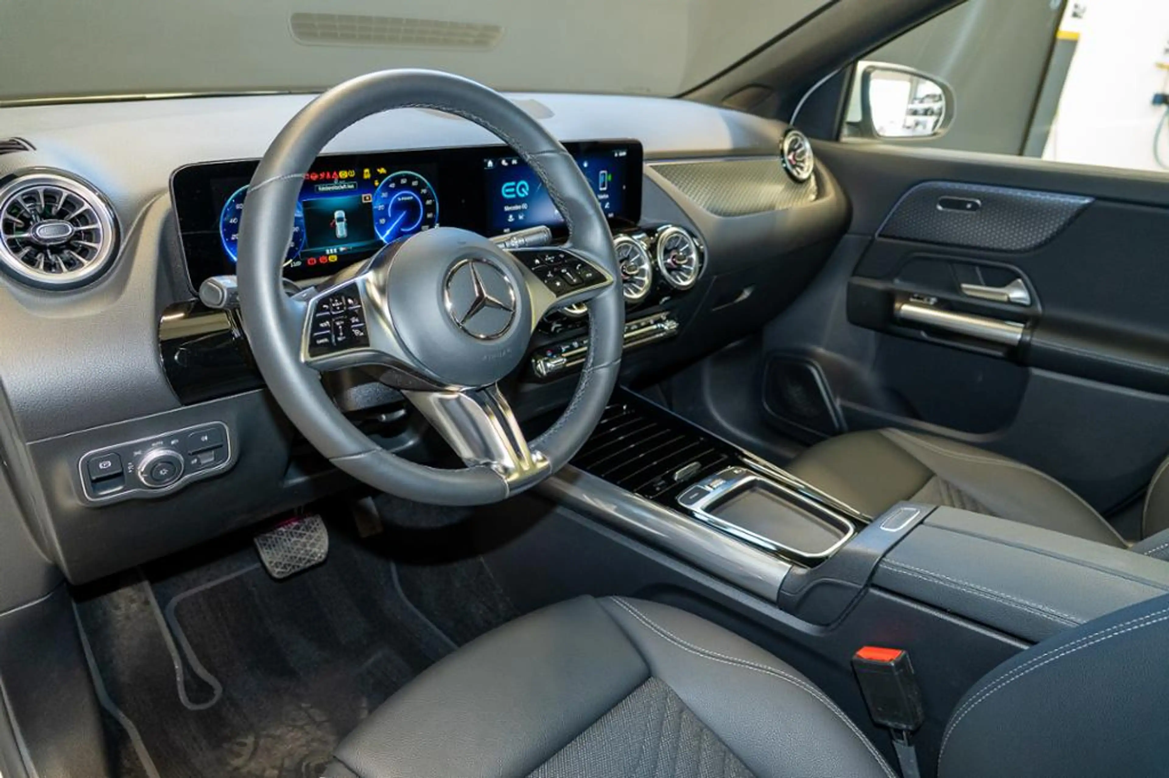 Mercedes-Benz EQA 300 4M *Progressive Pano LED Distronic 360° — photo 6