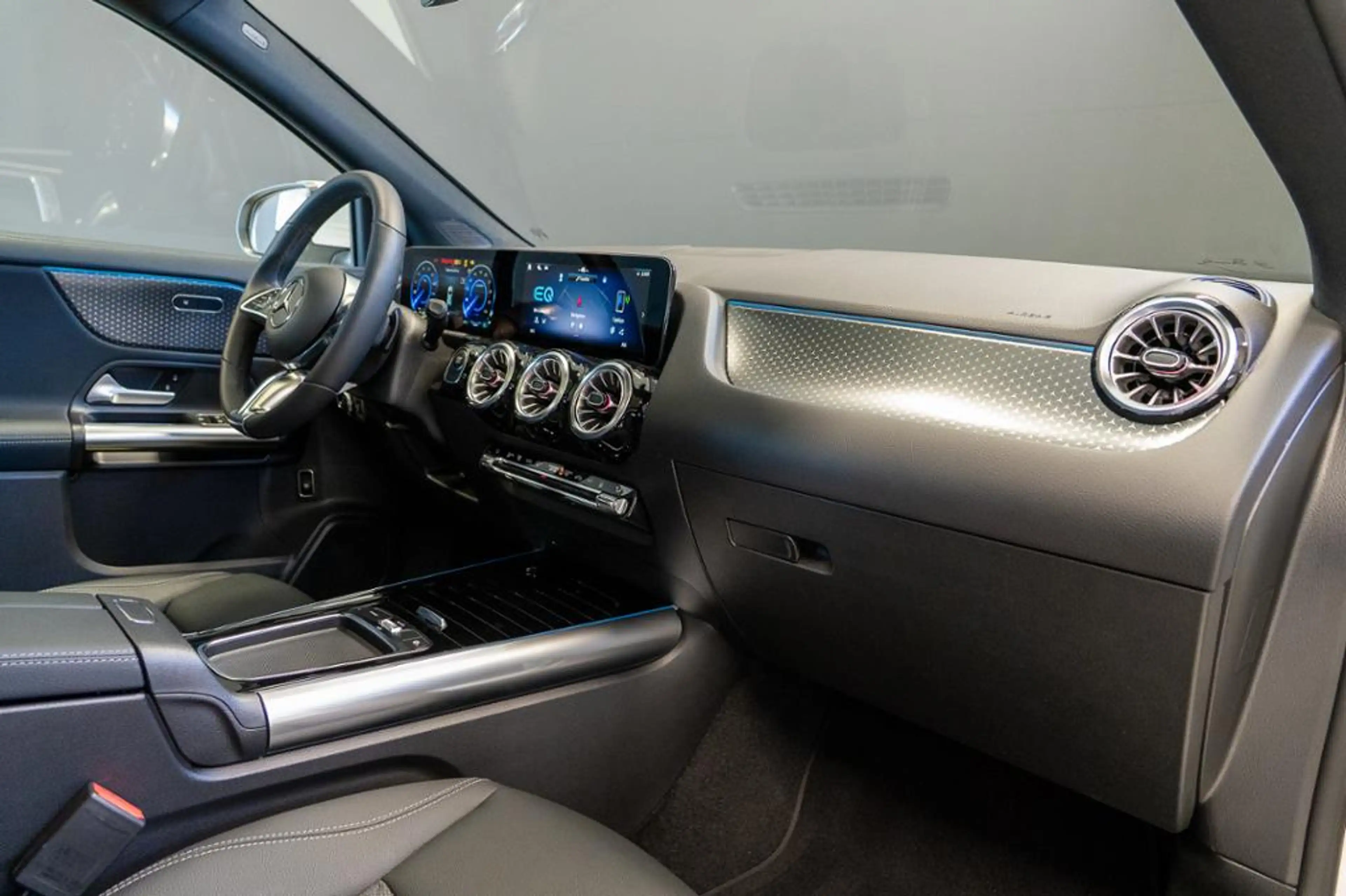 Mercedes-Benz EQA 300 4M *Progressive Pano LED Distronic 360° — photo 10