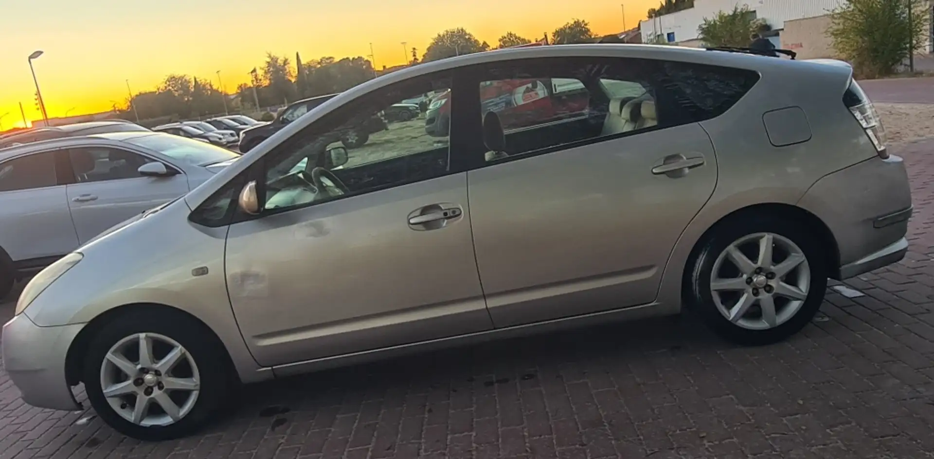 Toyota Prius 1.5 VVT-i Gris - 2