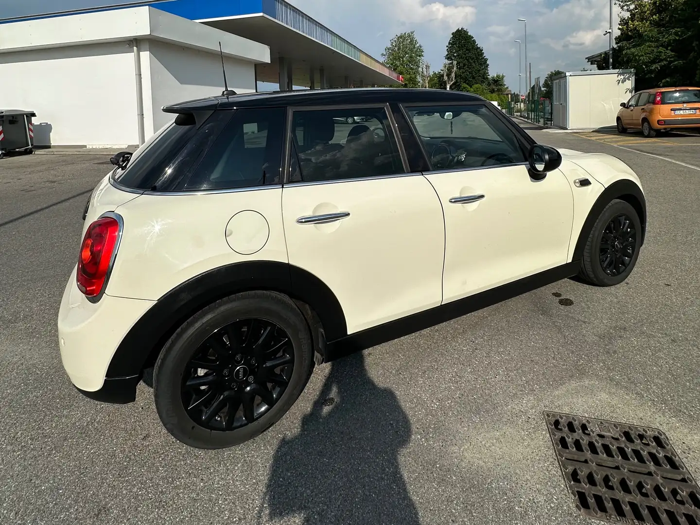 MINI Cooper D Mini IV F55-F56 2014 1.5 5p auto Beige - 1