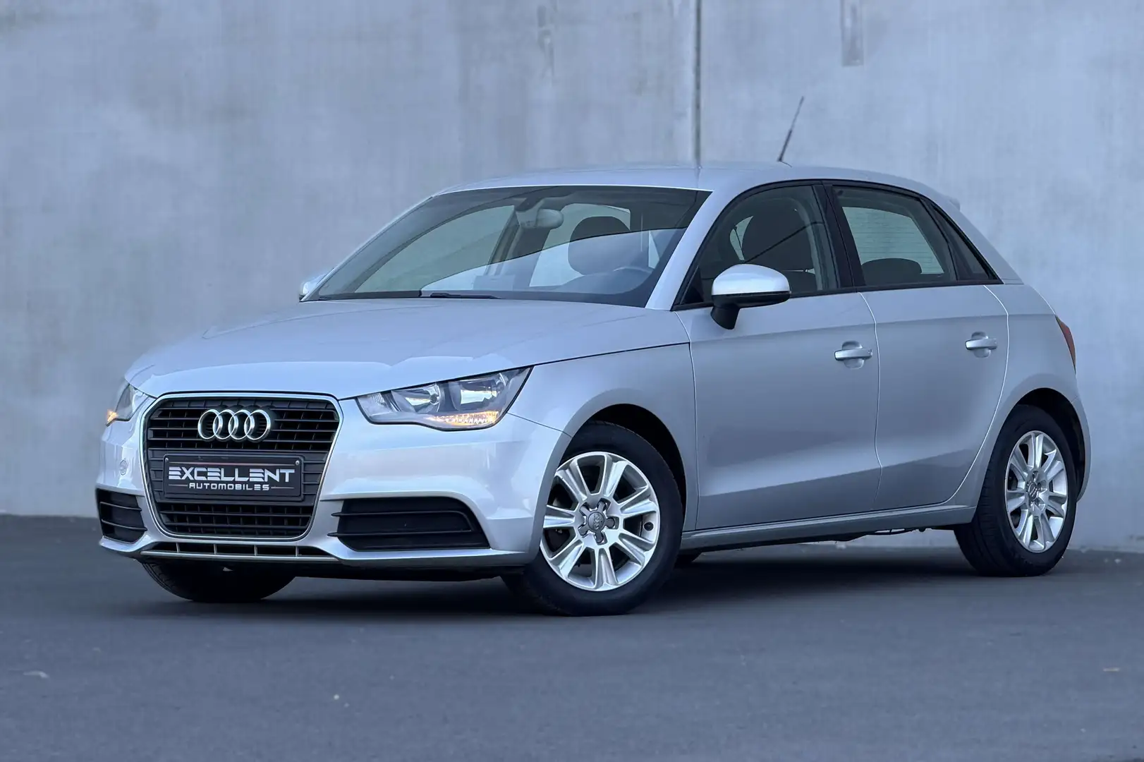 Audi A1 Sportback 1.6 TDi/GPS/BLUETOOTH/GARANTIE 12 MOIS/ Silber - 1