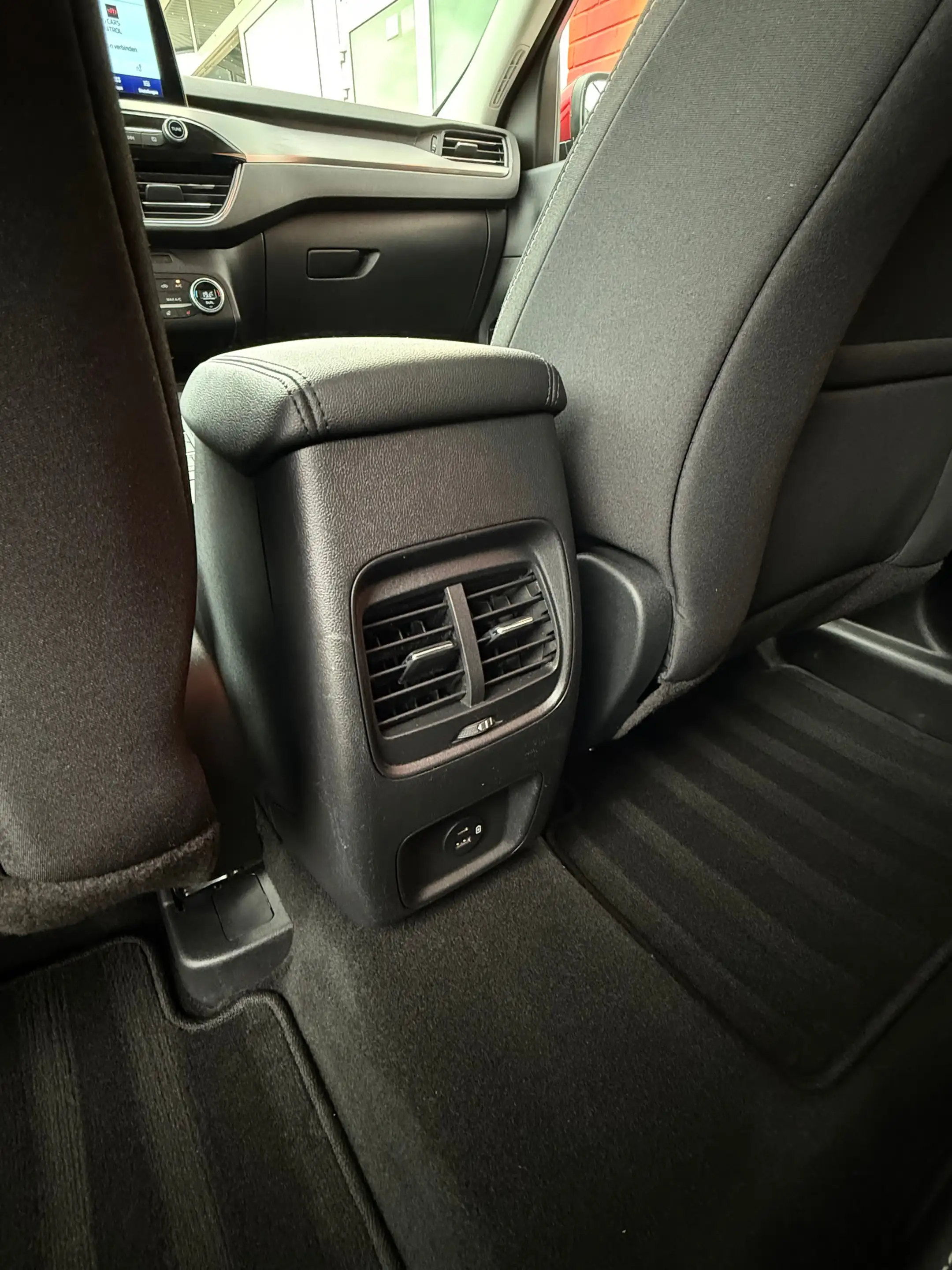 Ford Kuga Plug-In Hybrid Titanium 225PS AHK schenkbar — photo 12