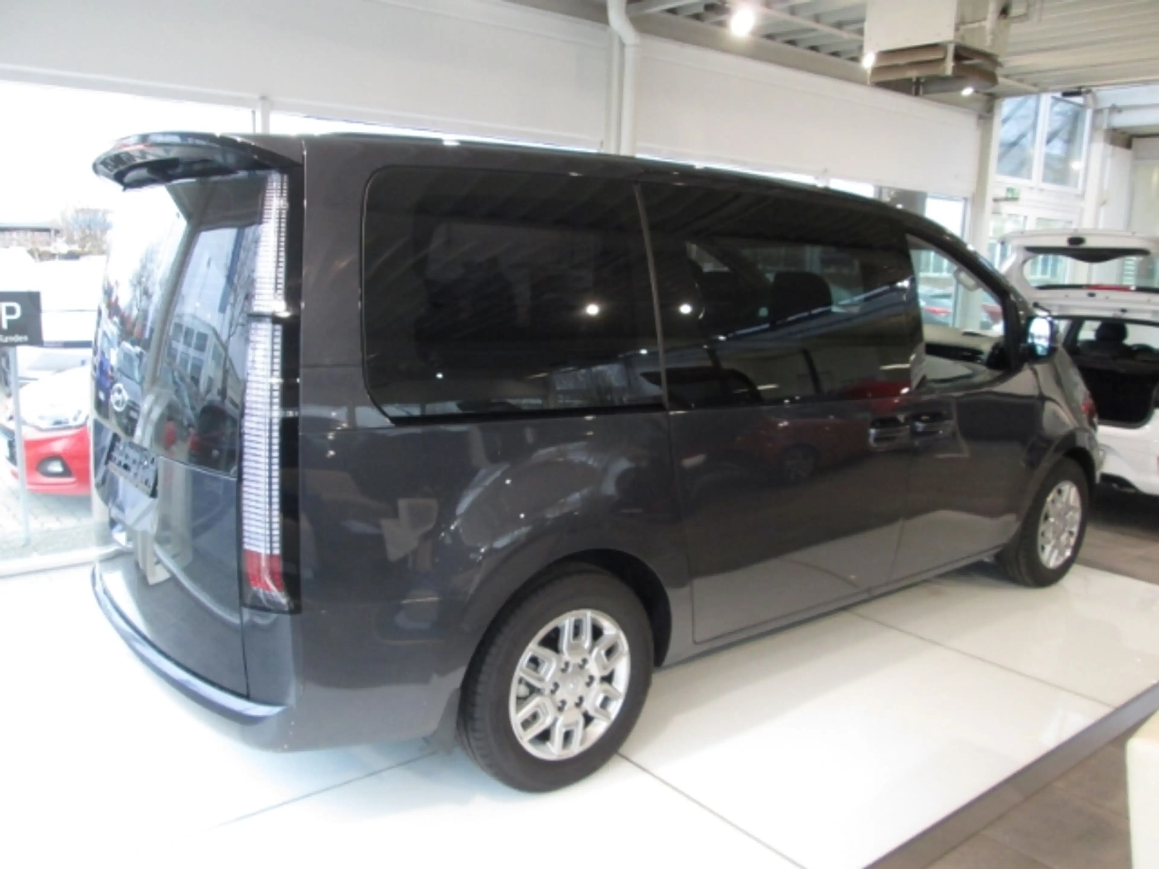 Hyundai STARIA Hyundai 9-Sitzer 2.2 CRDi 8 A/T 2WD 177PS Trend Ea — photo 4