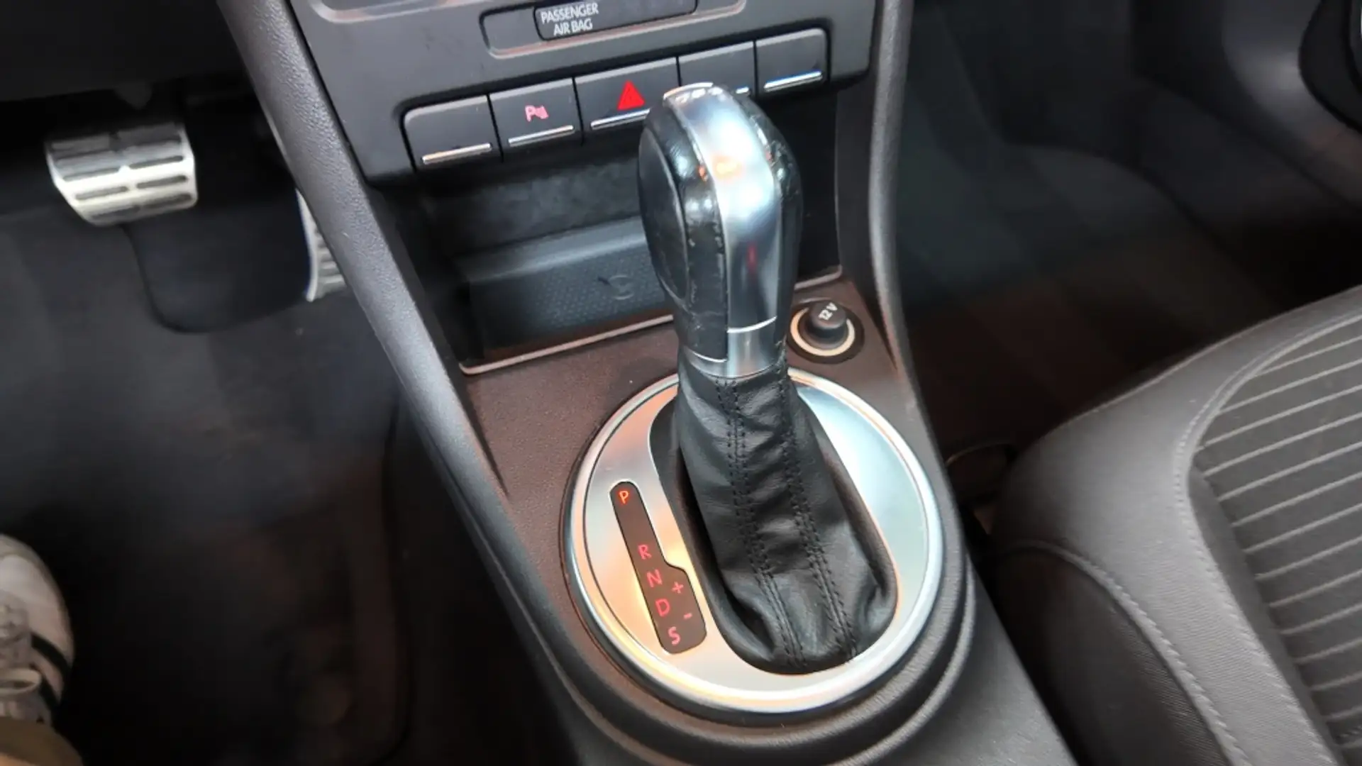 Volkswagen Beetle Cabrio 2.0 TSI Sport DSG 210 Gris - 2