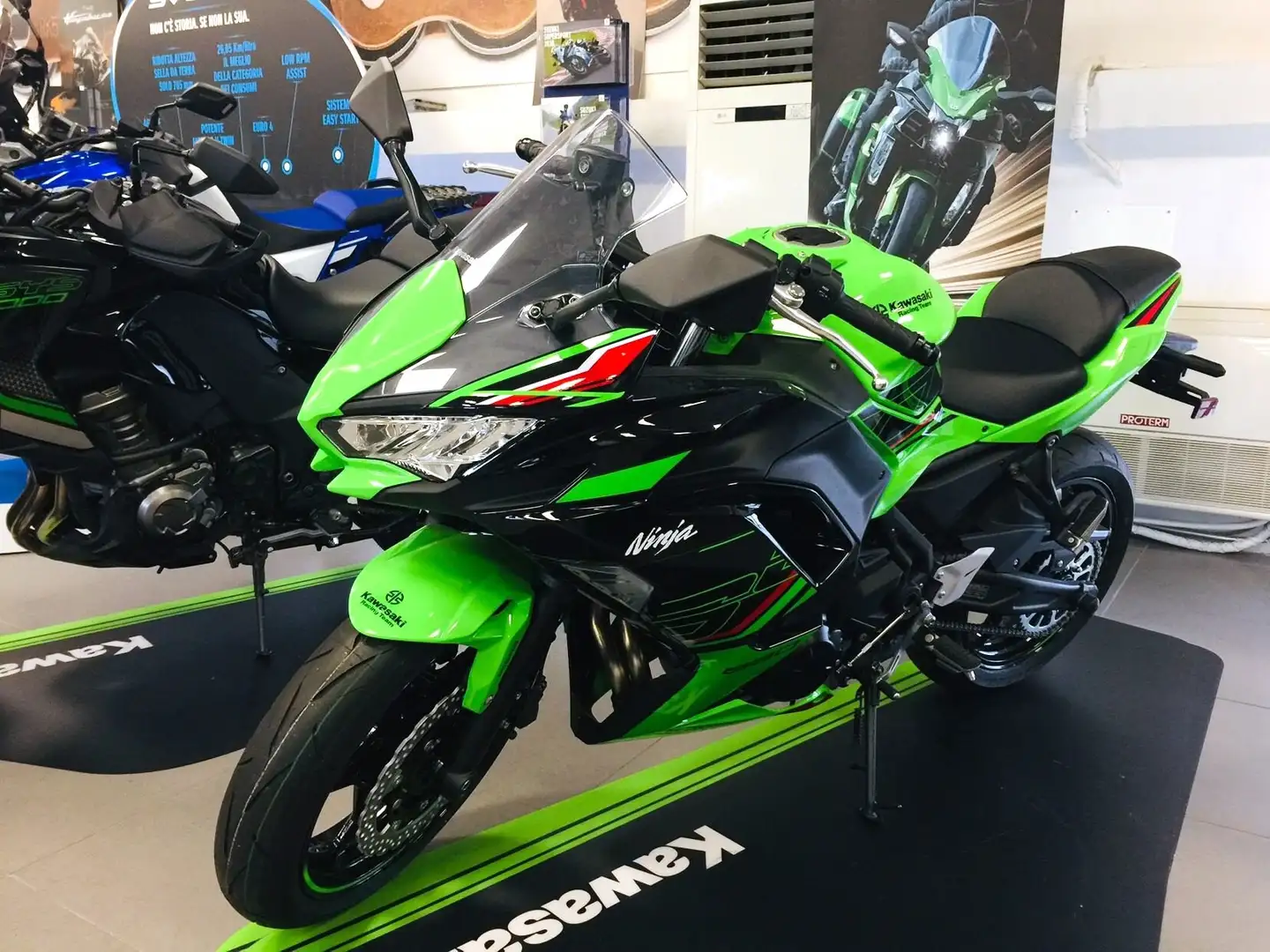 Kawasaki Ninja 650 Зелений - 1