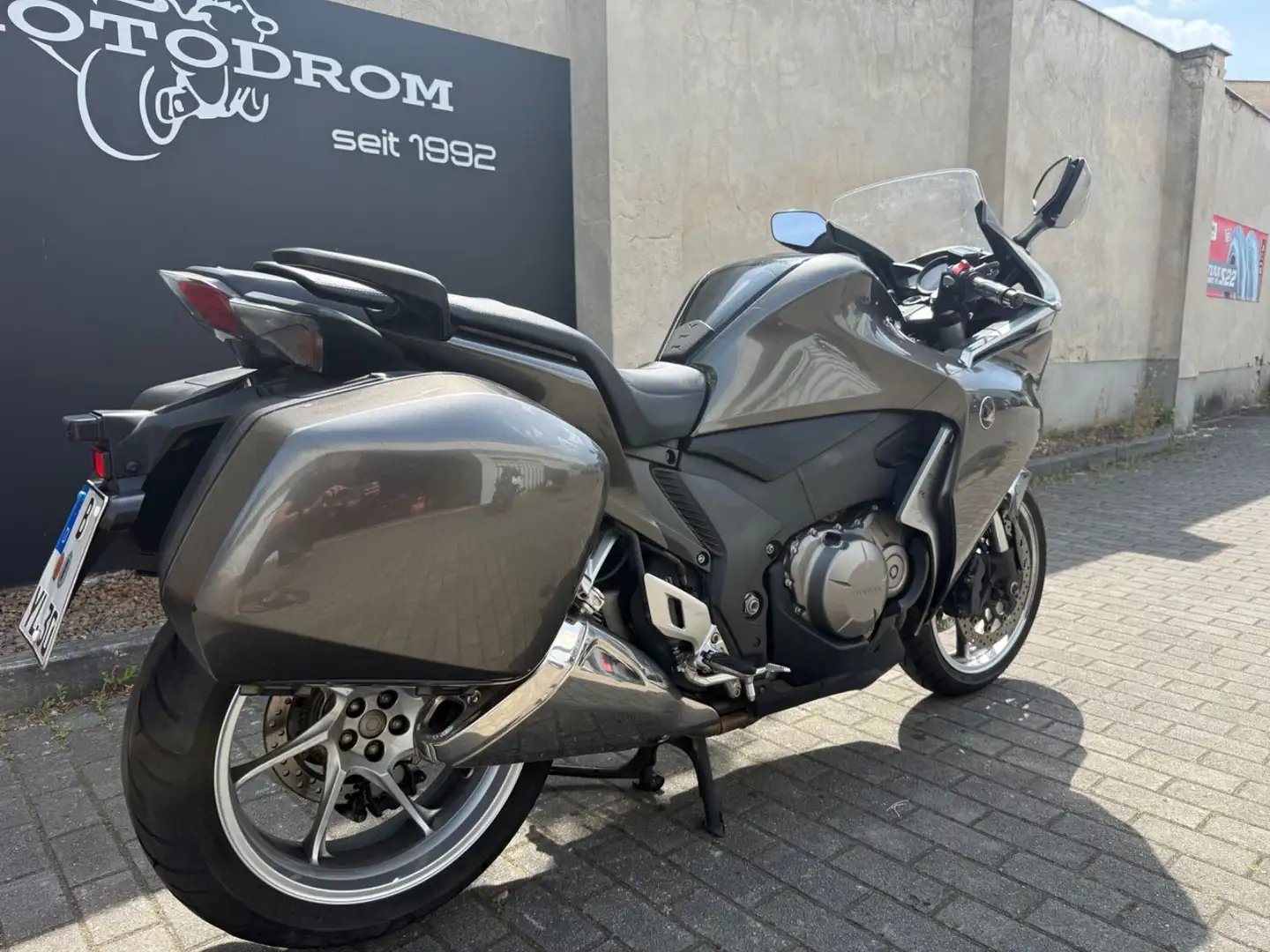 Honda VFR 1200 Grau - 2