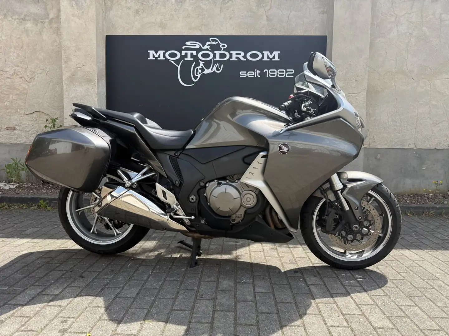 Honda VFR 1200 Grau - 1