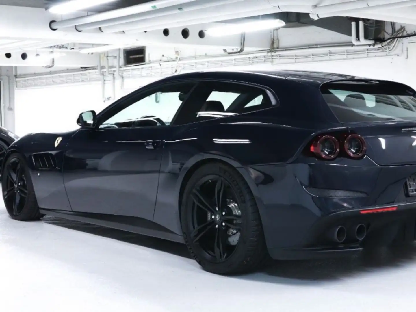 Ferrari GTC4 Lusso V12 Blau - 2