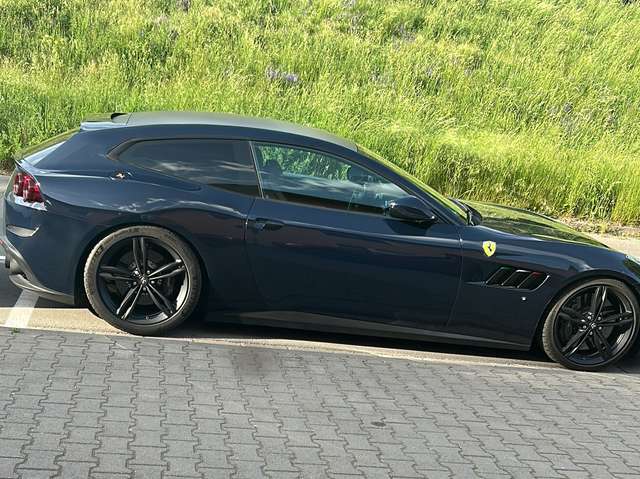 Imagine Ferrari GTC4 Lusso V12