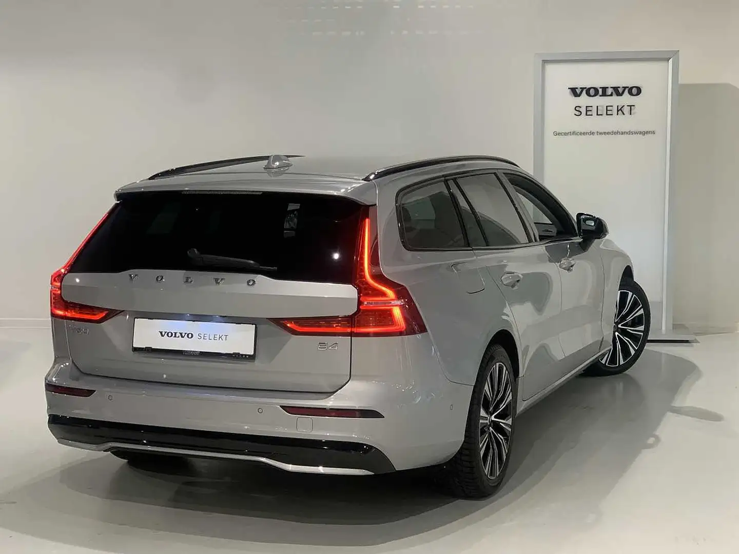 Volvo V60 B4 Mild Hybride Dark Plus Zilver - 2