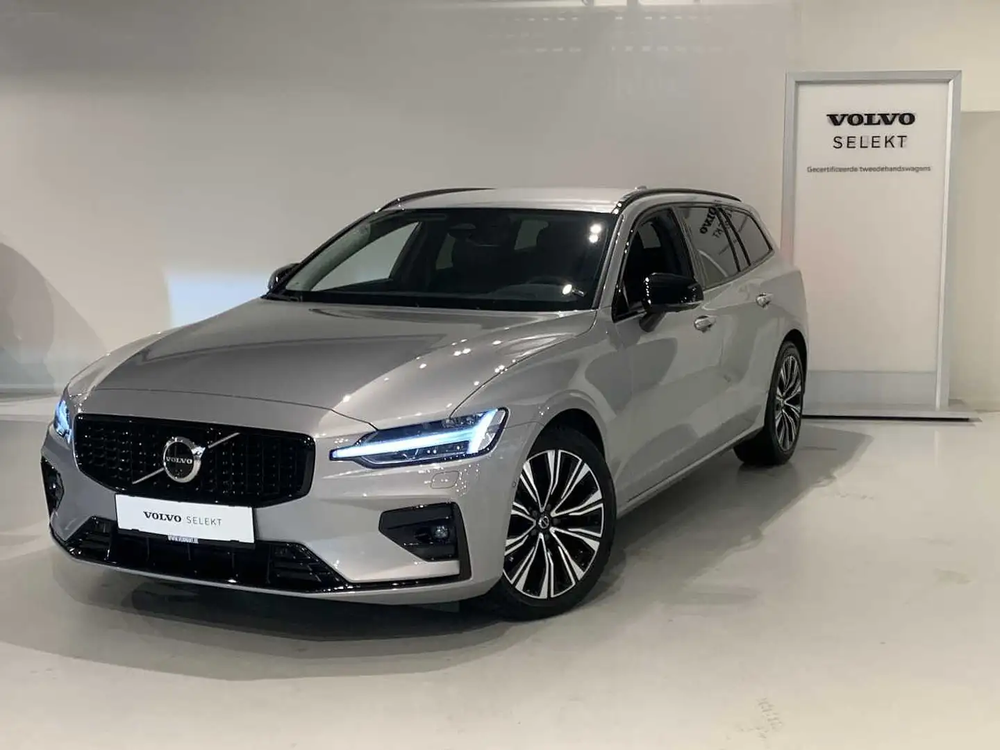 Volvo V60 B4 Mild Hybride Dark Plus Zilver - 1