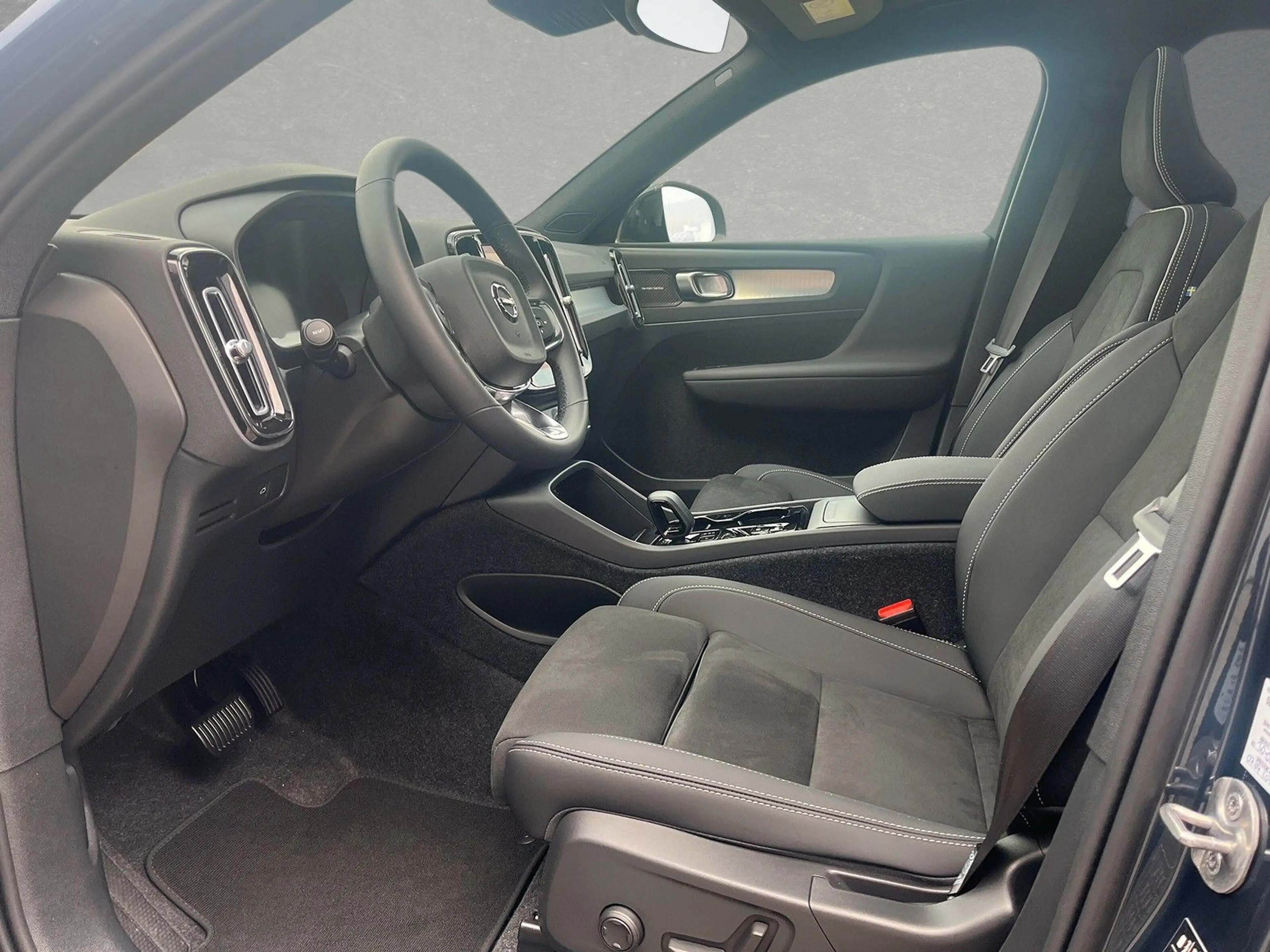 Volvo XC40 B3 Mild-Hybrid Plus Black Edition AHK ACC — photo 3