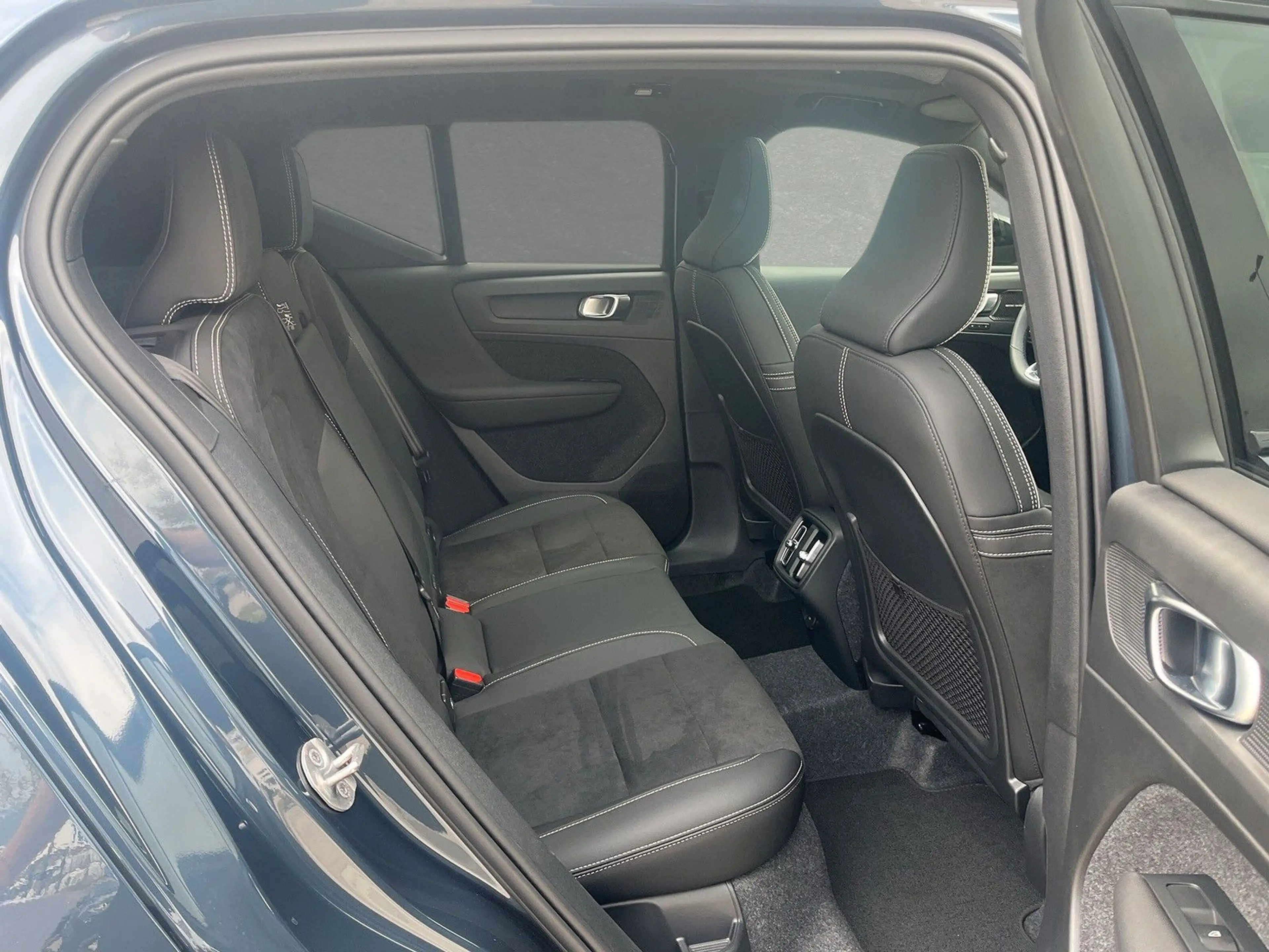 Volvo XC40 B3 Mild-Hybrid Plus Black Edition AHK ACC — photo 5