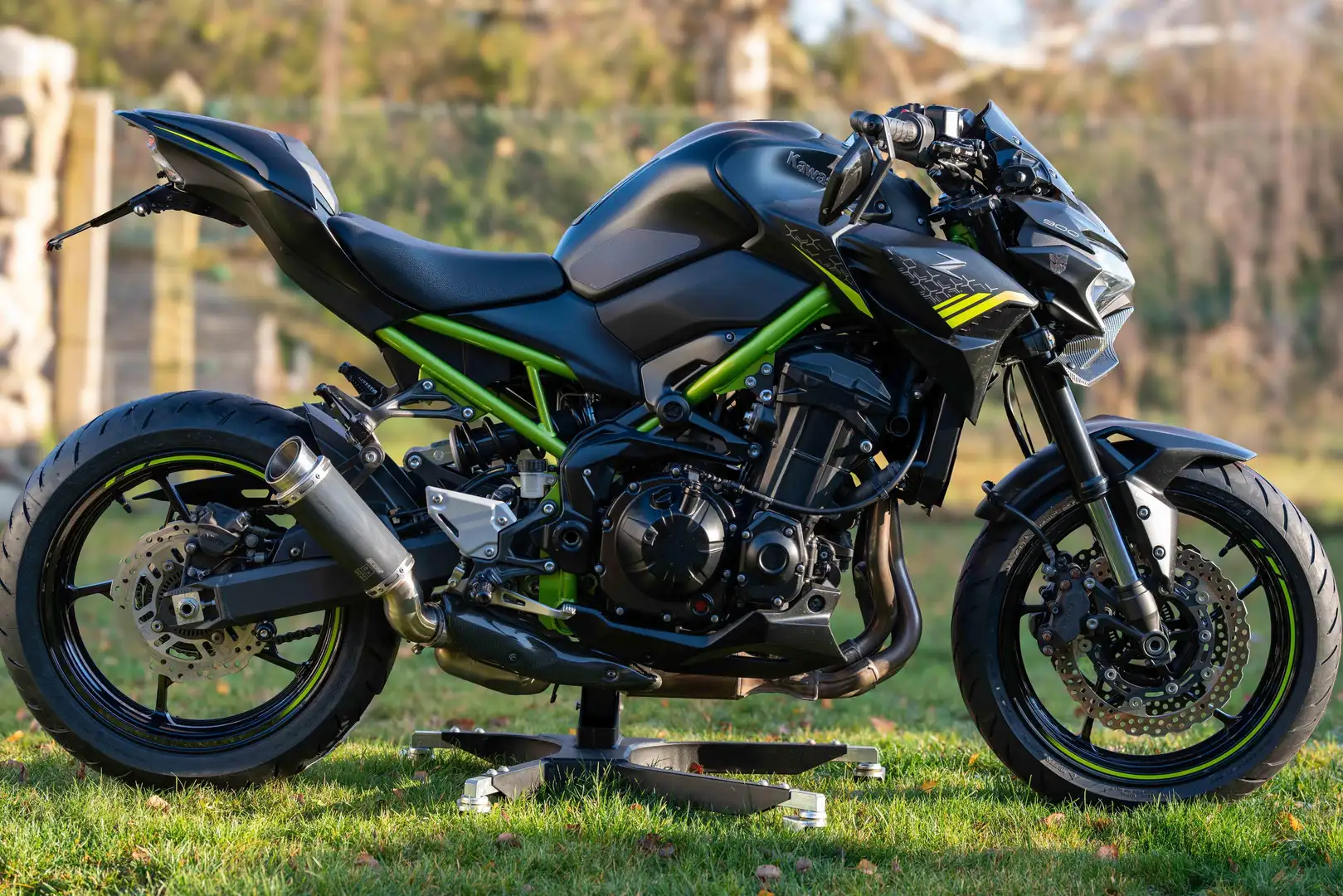 Kawasaki 900 Z Kawasaki Z900 in Metallic Spark  Black Negro - 1