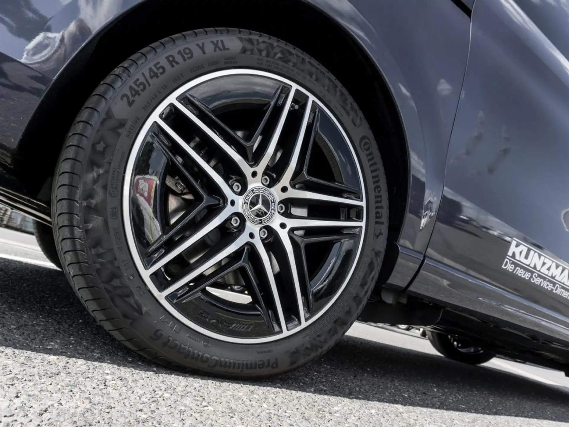 벤츠 Mercedes-Benz V 250 d 4MATIC AVANTGARDE Lang AMG Night 360° 2026 건메탈 사진 5