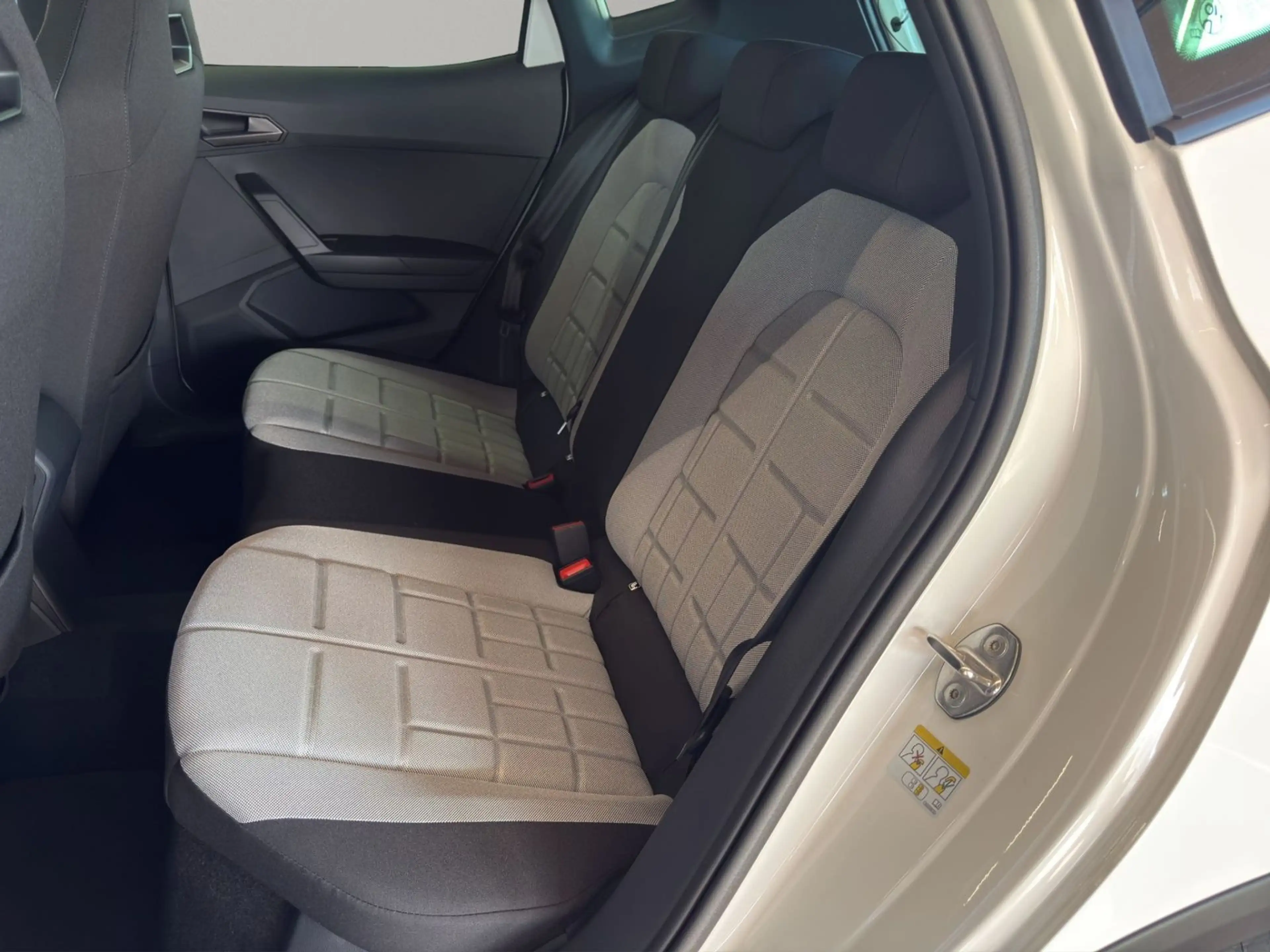 SEAT Arona 1.5 TSI FR +ACC+AHK+APP+Kamera+Navi — photo 8