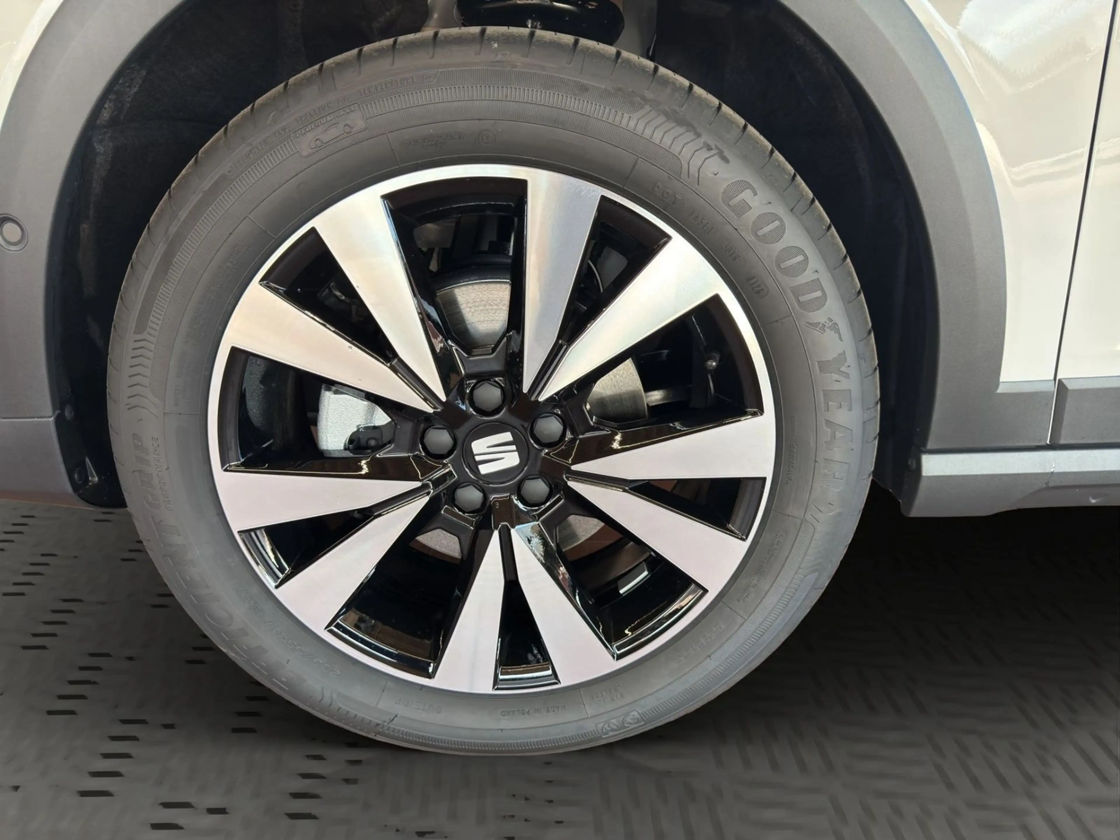 SEAT Arona 1.5 TSI FR +ACC+AHK+APP+Kamera+Navi — photo 6
