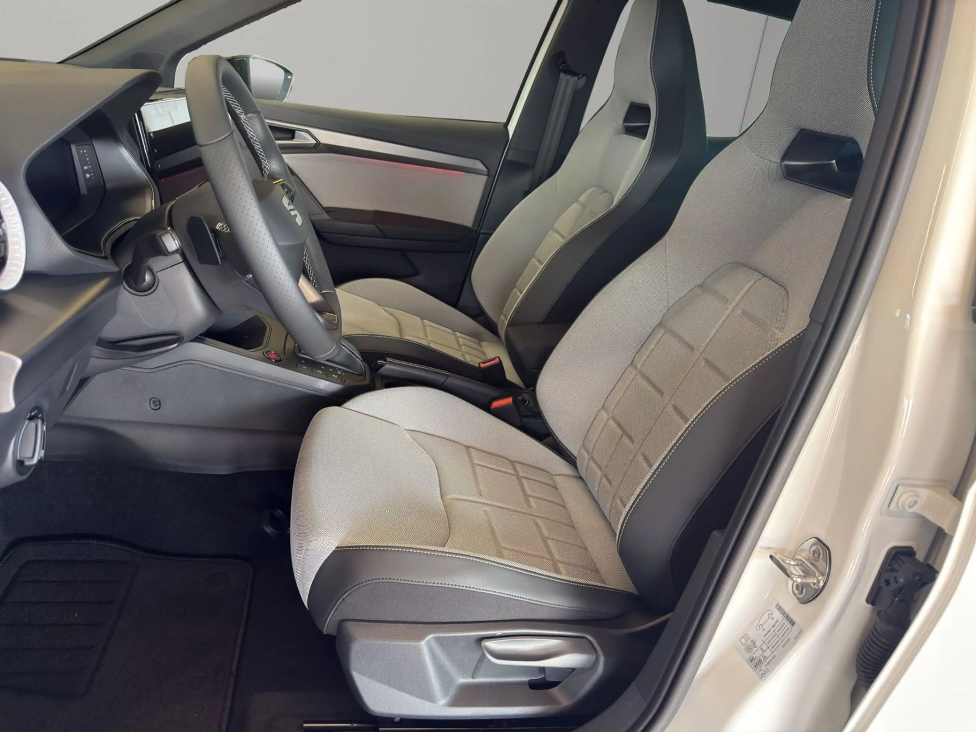SEAT Arona 1.5 TSI FR +ACC+AHK+APP+Kamera+Navi — photo 7
