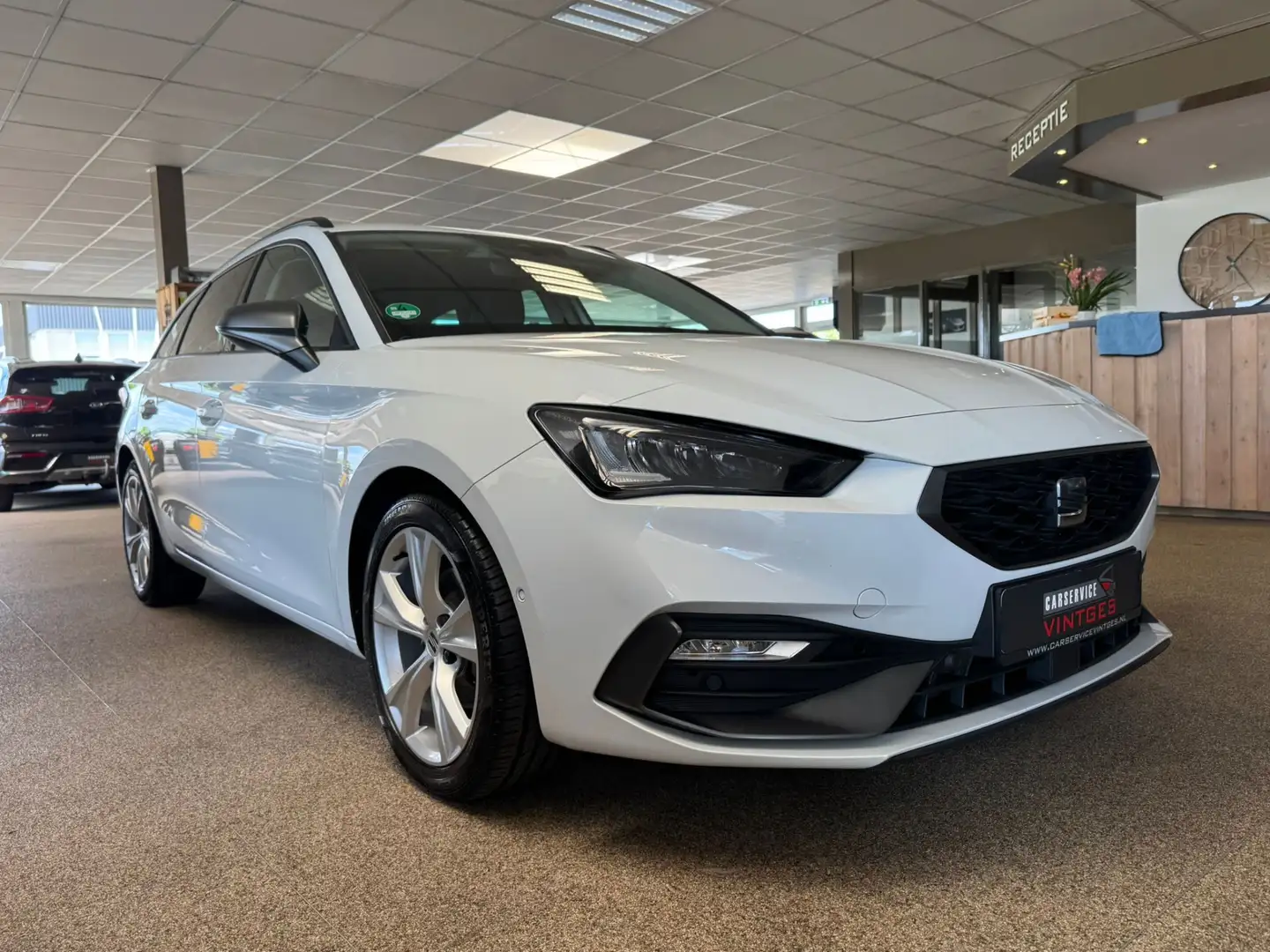 SEAT Leon Sportstourer 130pk eTSI FR Business Intense virtue Blanc - 2