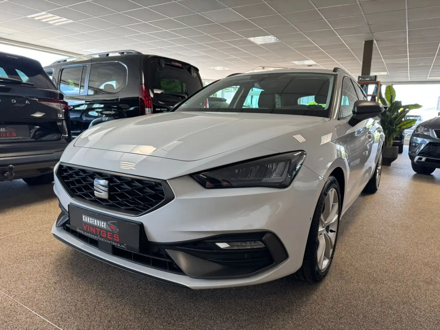 SEAT Leon Sportstourer 130pk eTSI FR Business Intense virtue Blanc - 1