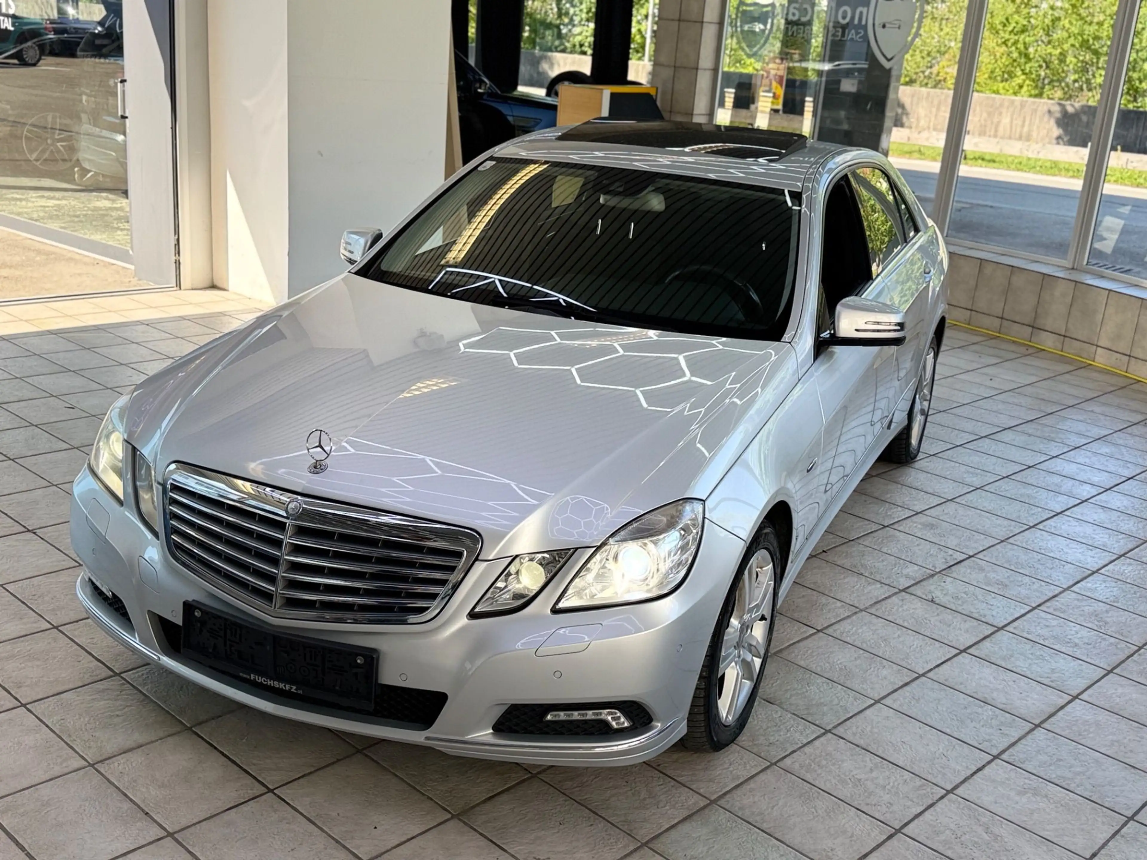 Mercedes-Benz E 350 CGI BlueEfficiency *PANO*TOP — photo 7
