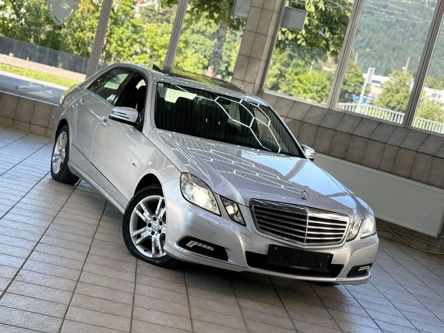 Mercedes-Benz E 350 CGI BlueEfficiency *PANO*TOP Silber - 1