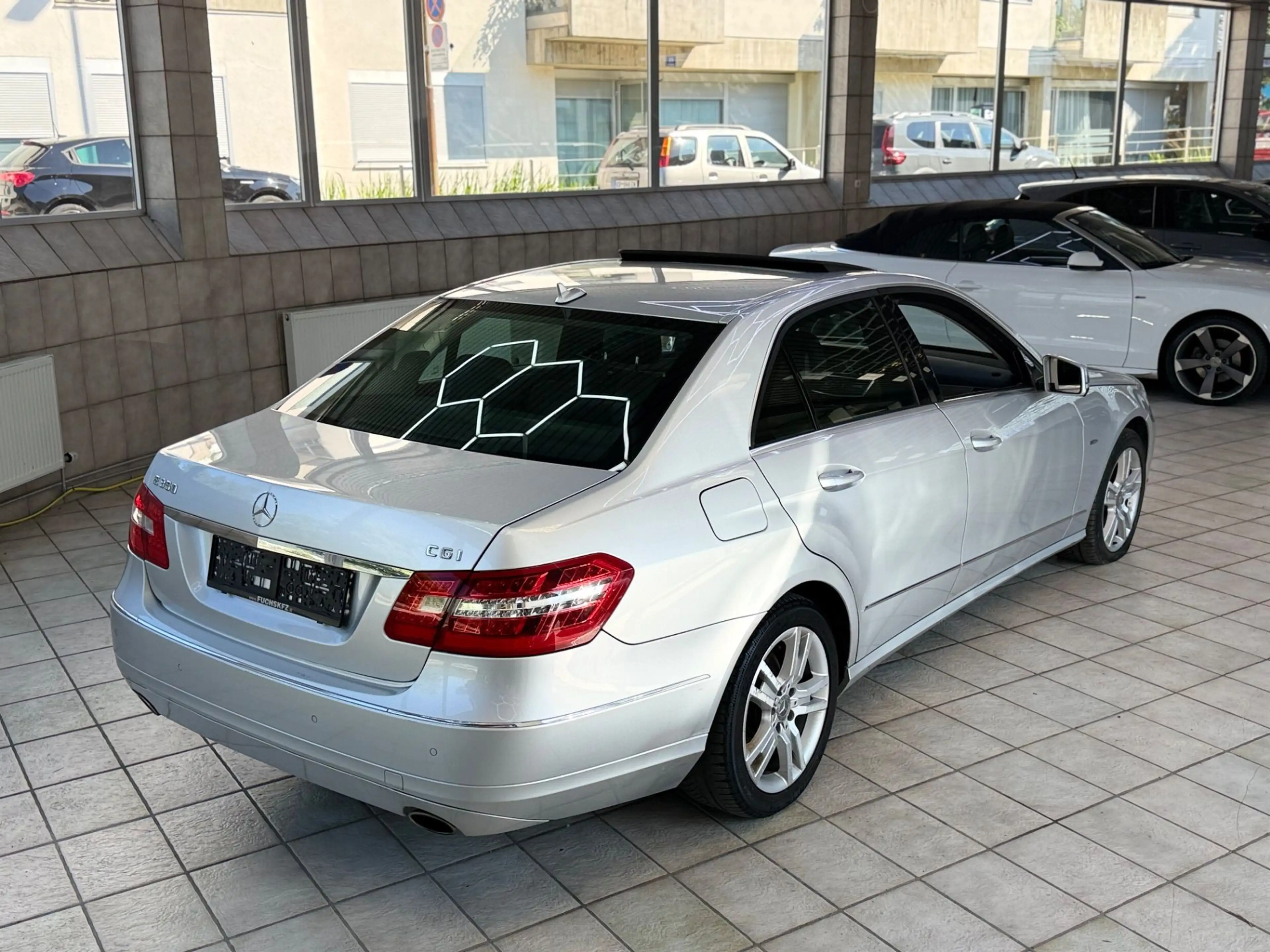 Mercedes-Benz E 350 CGI BlueEfficiency *PANO*TOP — photo 11