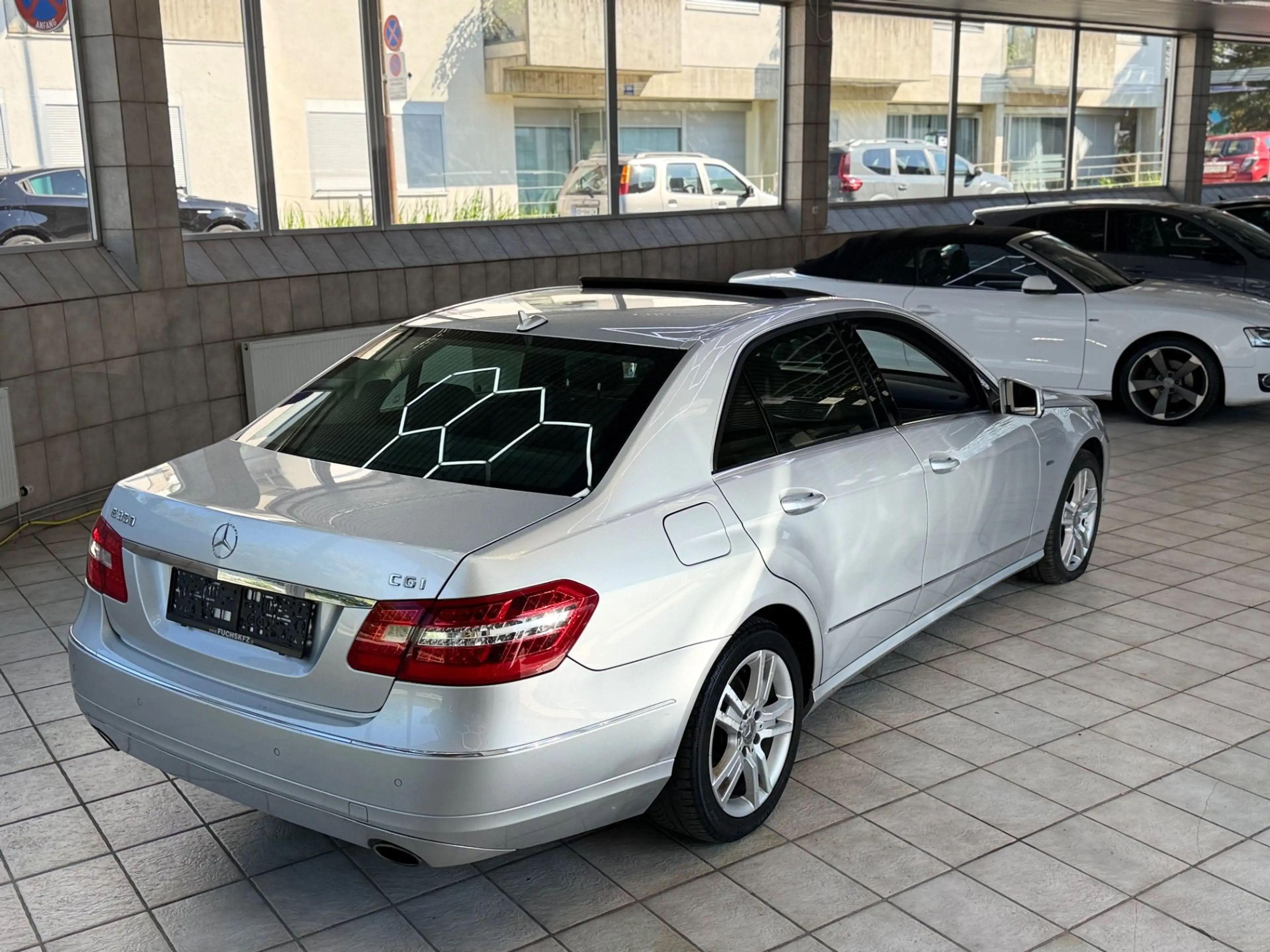 Mercedes-Benz E 350 CGI BlueEfficiency *PANO*TOP — photo 12