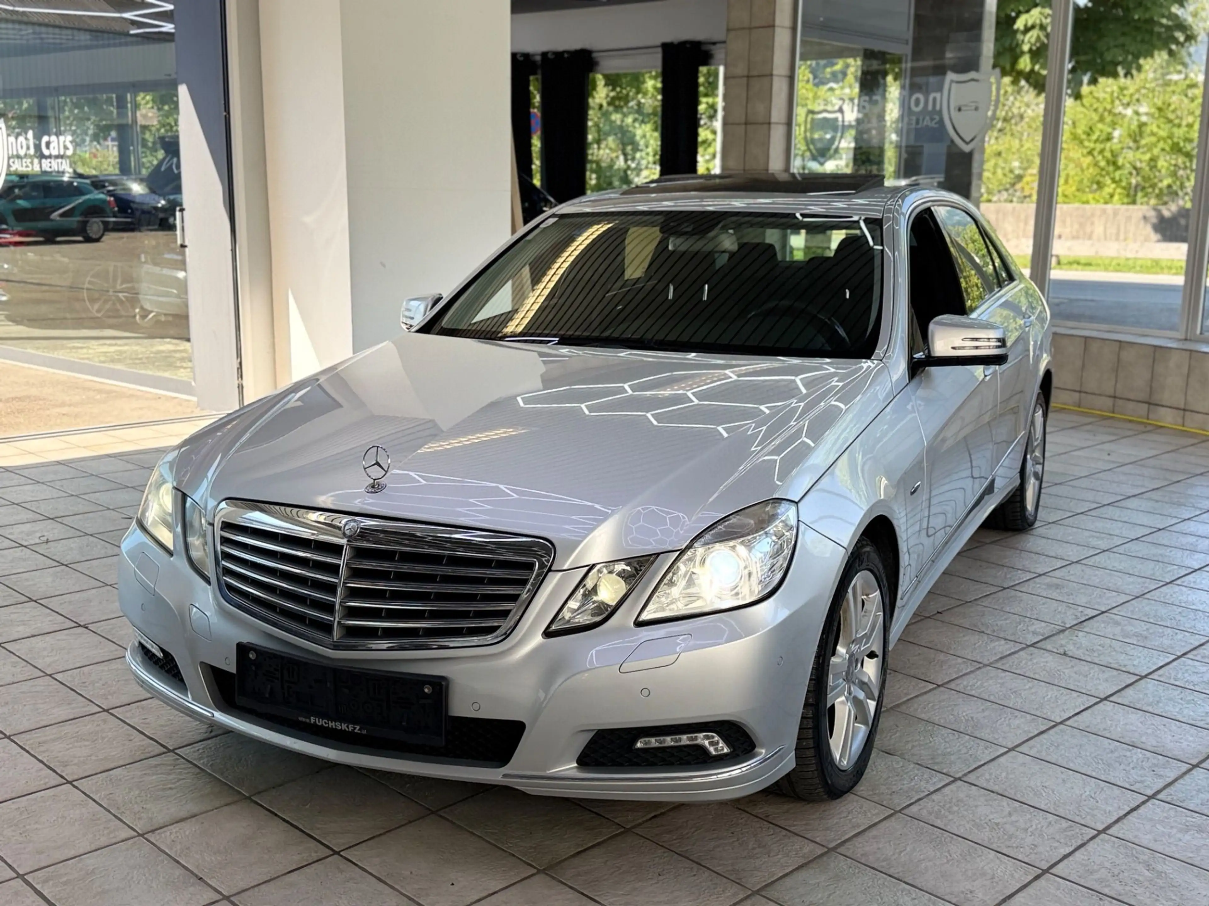 Mercedes-Benz E 350 CGI BlueEfficiency *PANO*TOP — photo 3