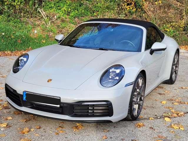 Imagine Porsche 992 911 Carrera Cabriolet kreide, TOP Ausstattung