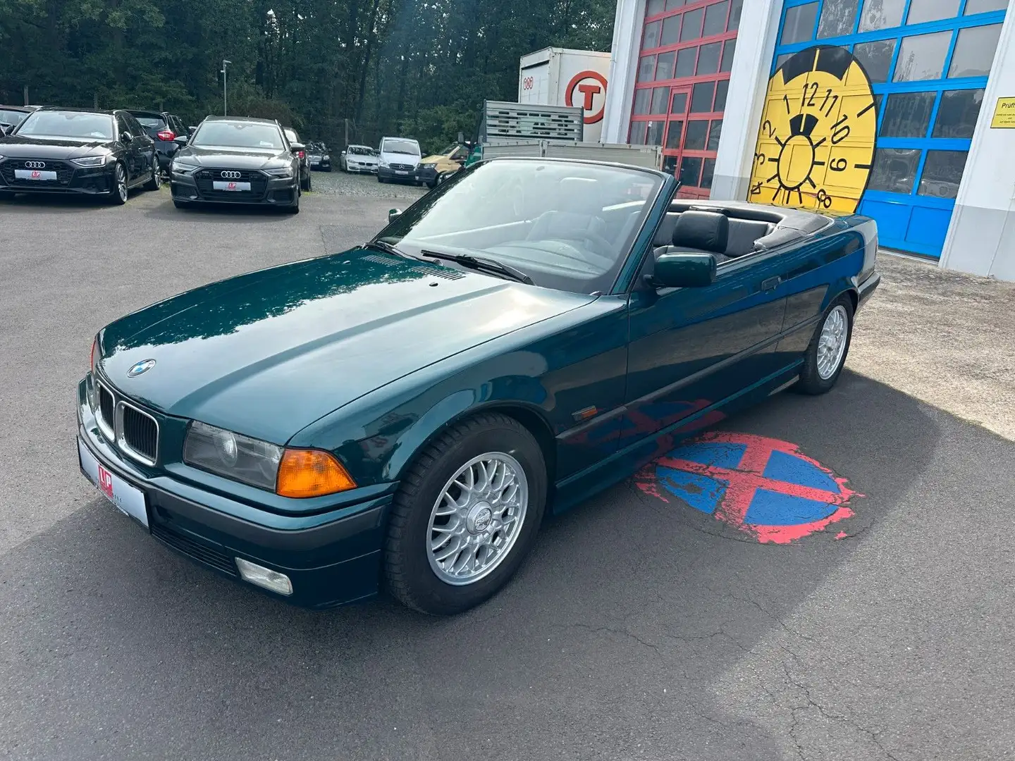 BMW 318 i Cabrio Leder TÜV 06-2024  1 Hand Grün - 1