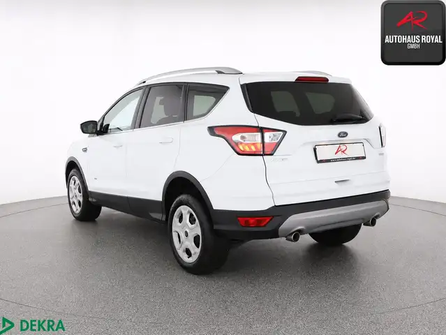 Ford Kuga view 3