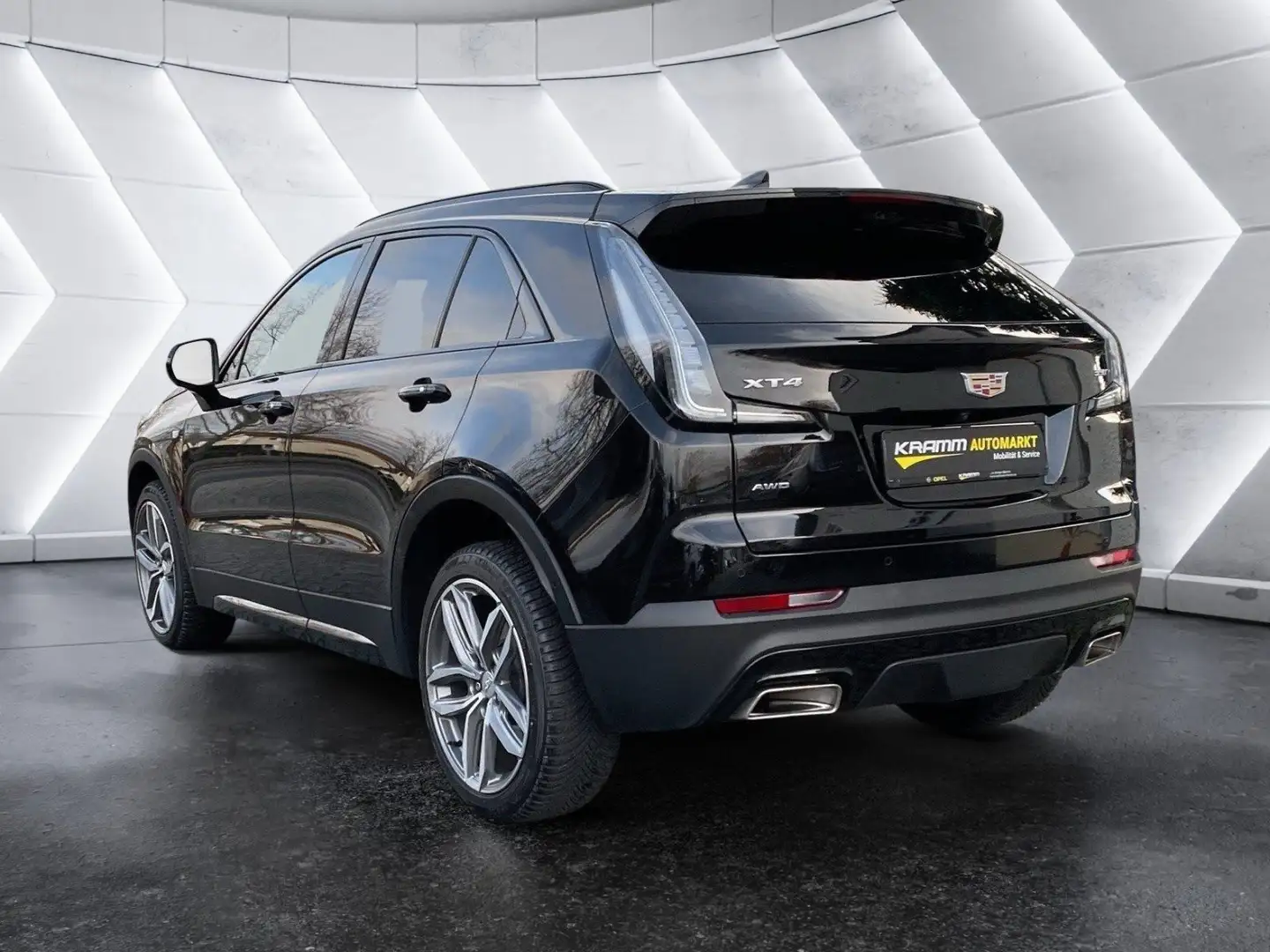 Cadillac XT4 2.0 T Sport AWD Massagesitze+Navi+BOSE Schwarz - 2