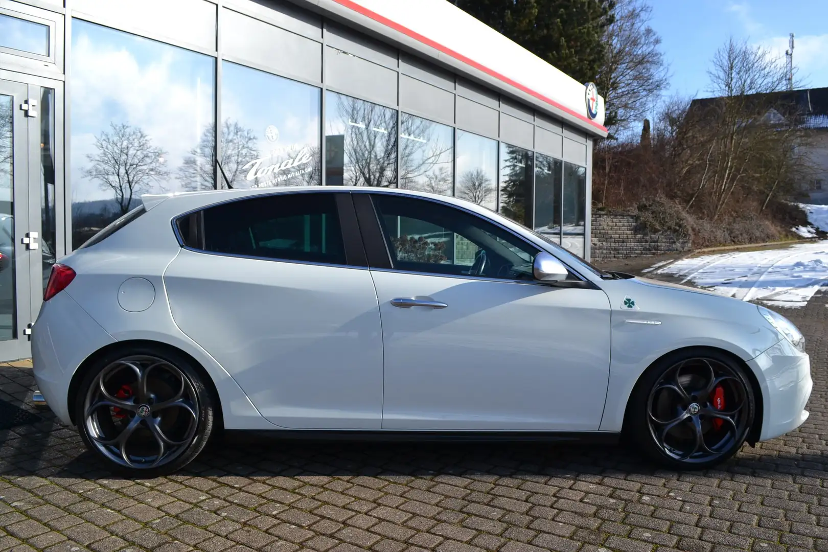 Alfa Romeo Giulietta Quadrifoglio Verde Weiß - 2