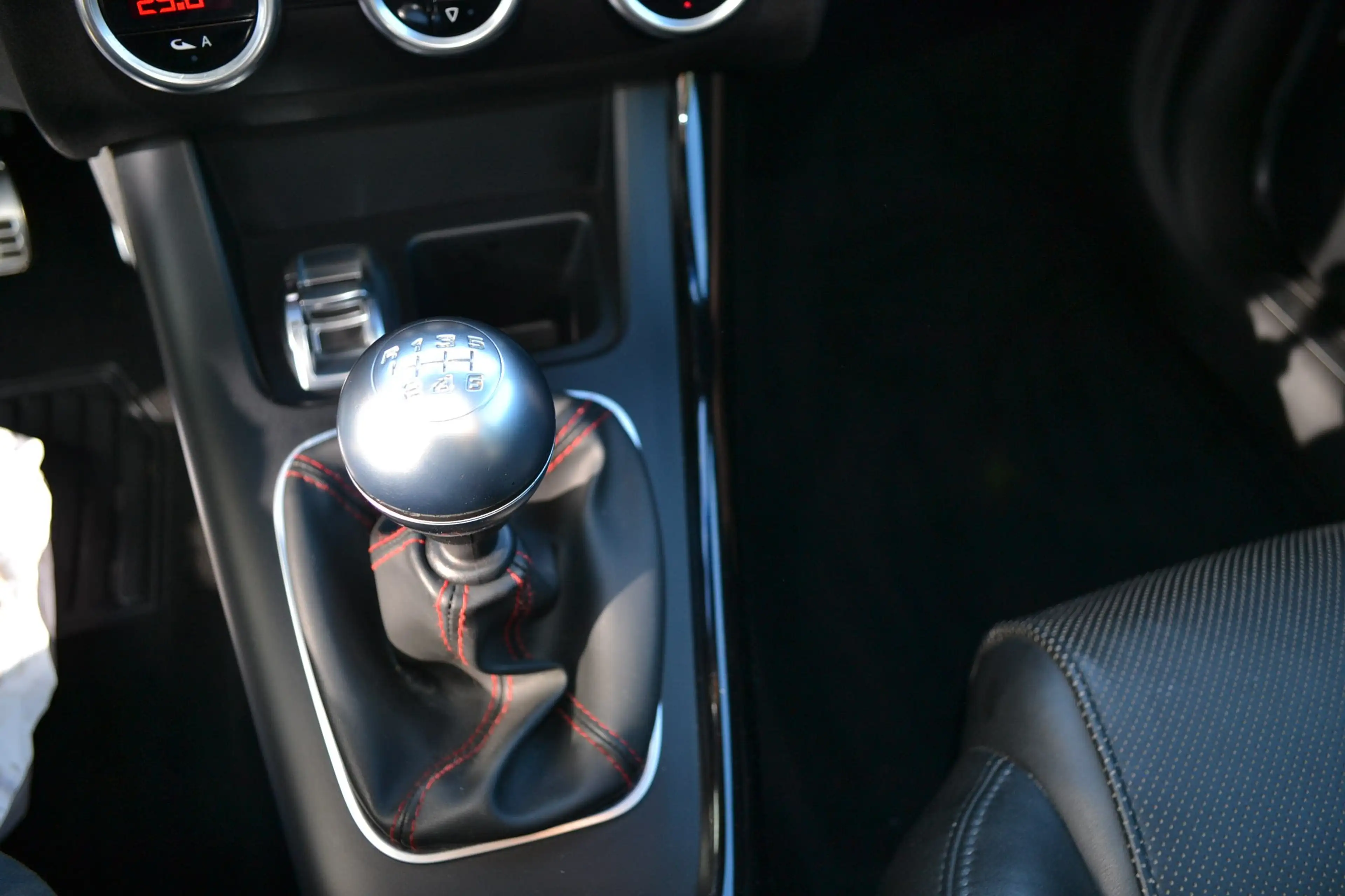 Alfa Romeo Giulietta Quadrifoglio Verde — photo 14