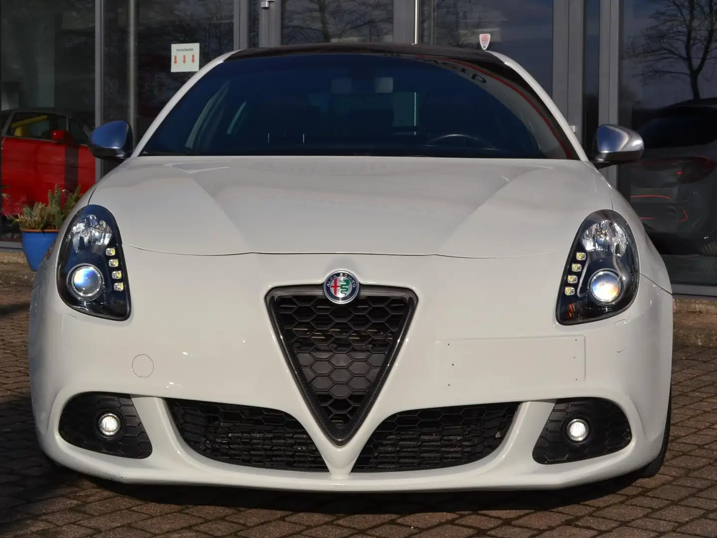 Alfa Romeo Giulietta Quadrifoglio Verde Weiß - 1
