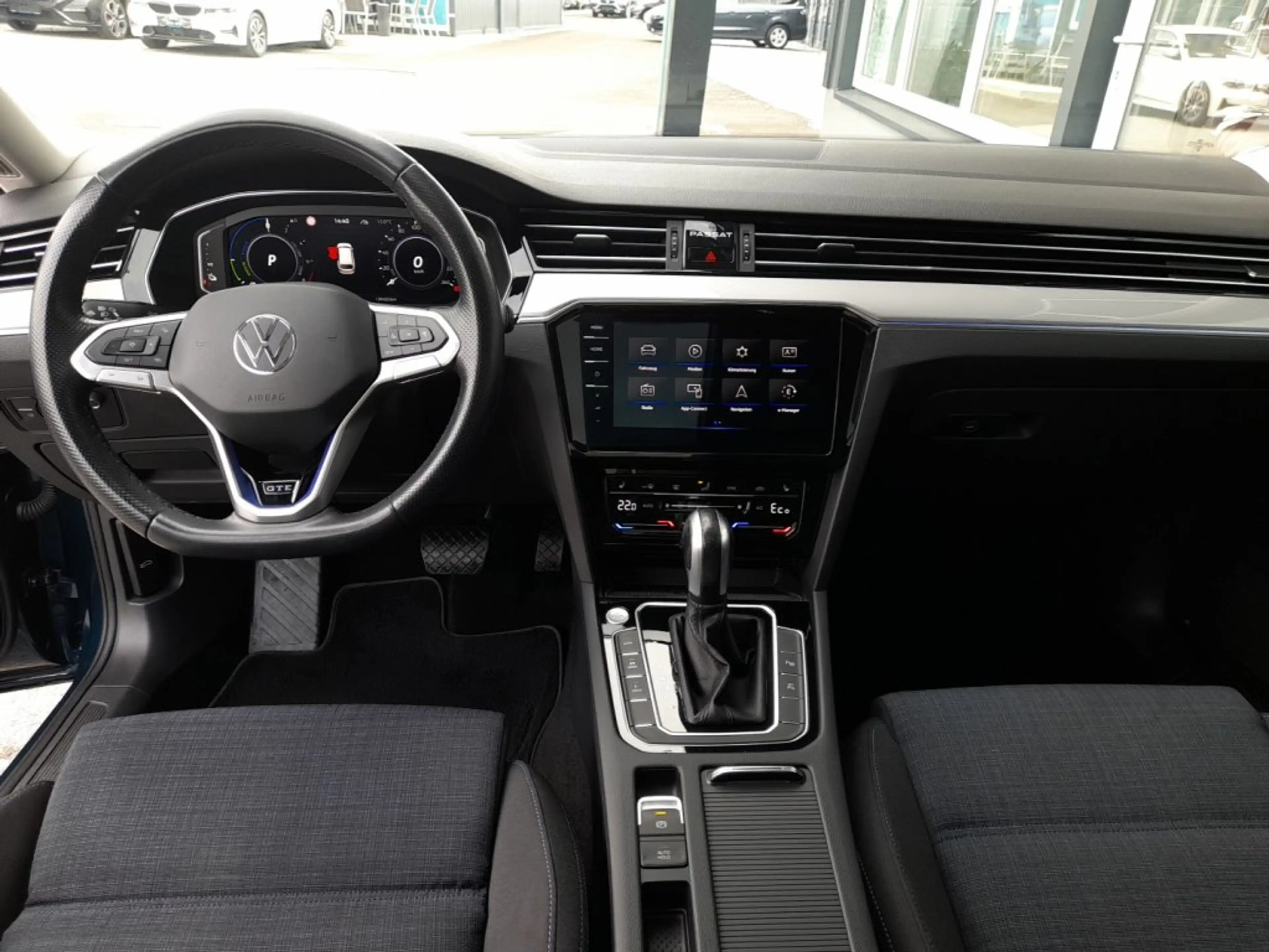 Volkswagen Passat Variant GTE PHEV DSG *MATRIX-LED / SKY / VIRTUELL / HEAD-UP / NAVI / AHV & 360° KAMERA / ACC* — photo 3