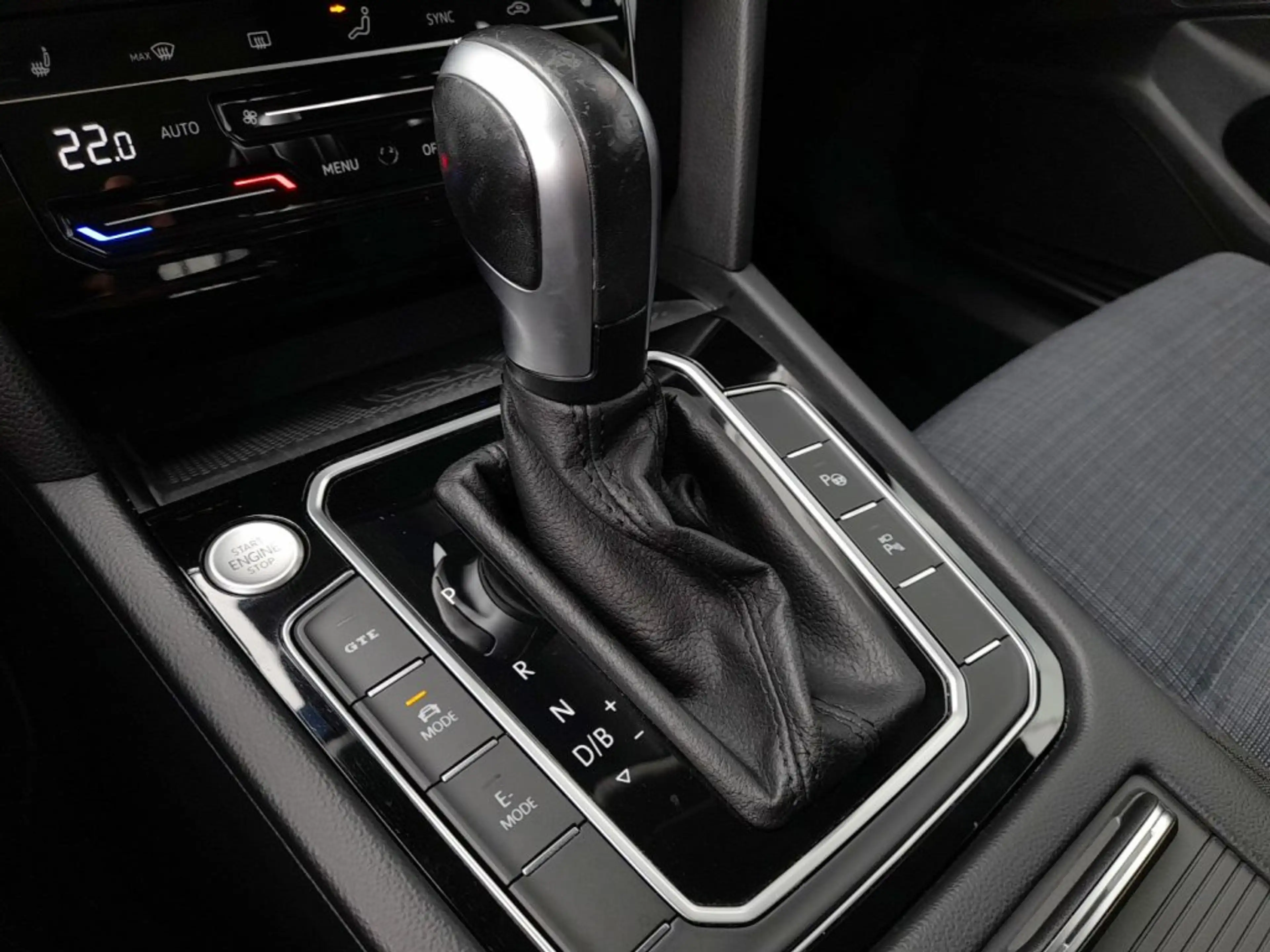 Volkswagen Passat Variant GTE PHEV DSG *MATRIX-LED / SKY / VIRTUELL / HEAD-UP / NAVI / AHV & 360° KAMERA / ACC* — photo 7