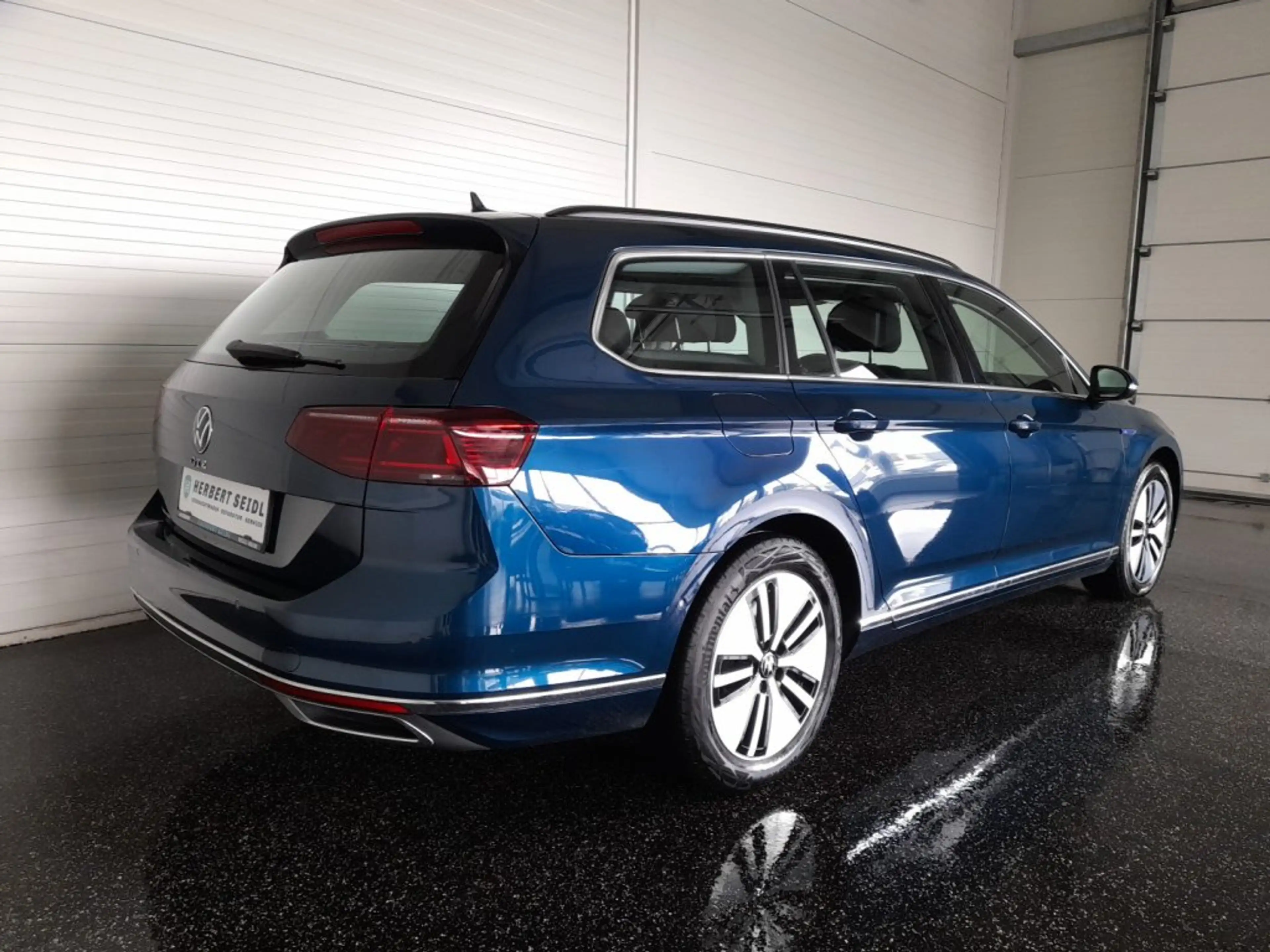 Volkswagen Passat Variant GTE PHEV DSG *MATRIX-LED / SKY / VIRTUELL / HEAD-UP / NAVI / AHV & 360° KAMERA / ACC* — photo 2