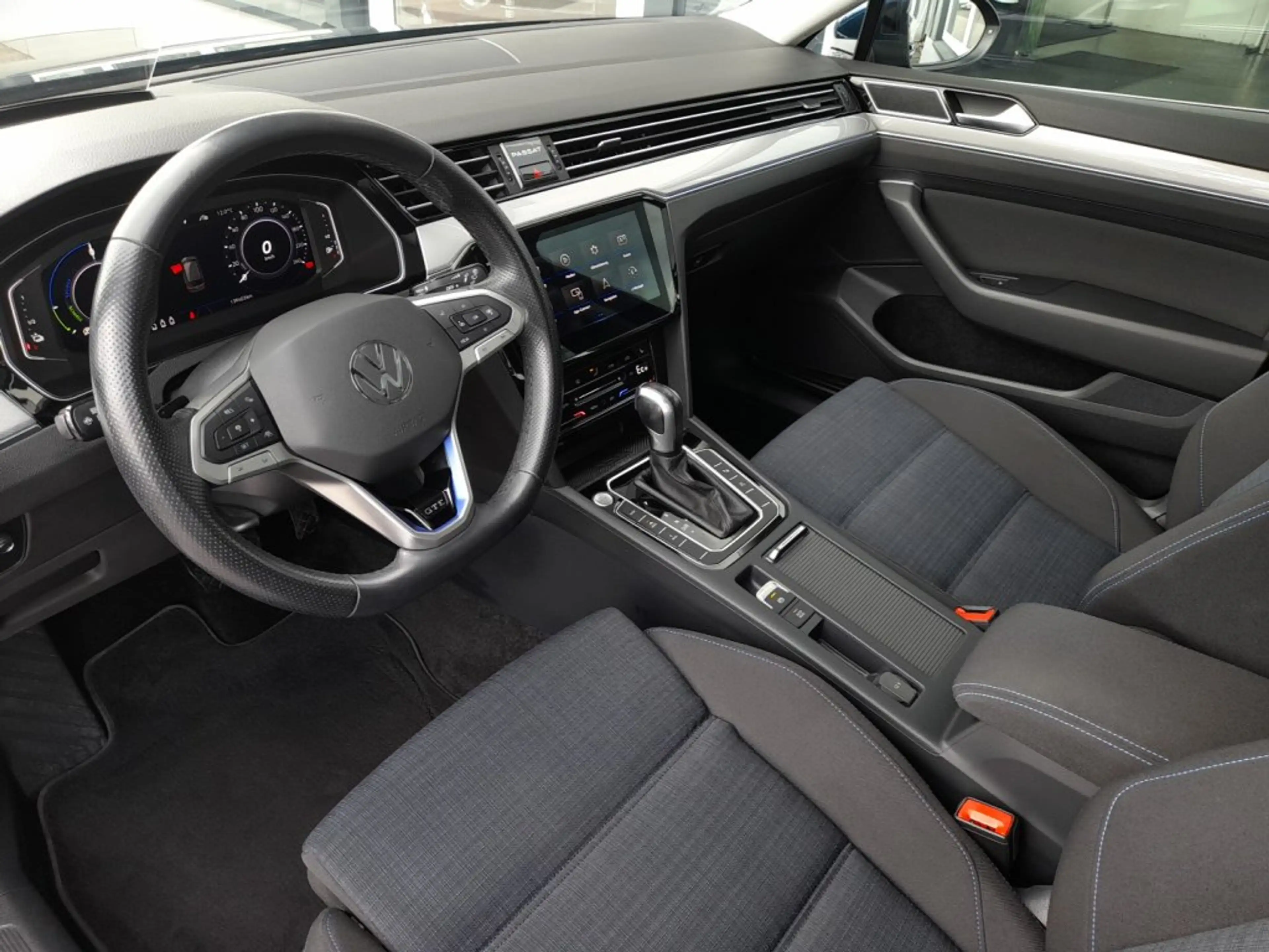 Volkswagen Passat Variant GTE PHEV DSG *MATRIX-LED / SKY / VIRTUELL / HEAD-UP / NAVI / AHV & 360° KAMERA / ACC* — photo 10