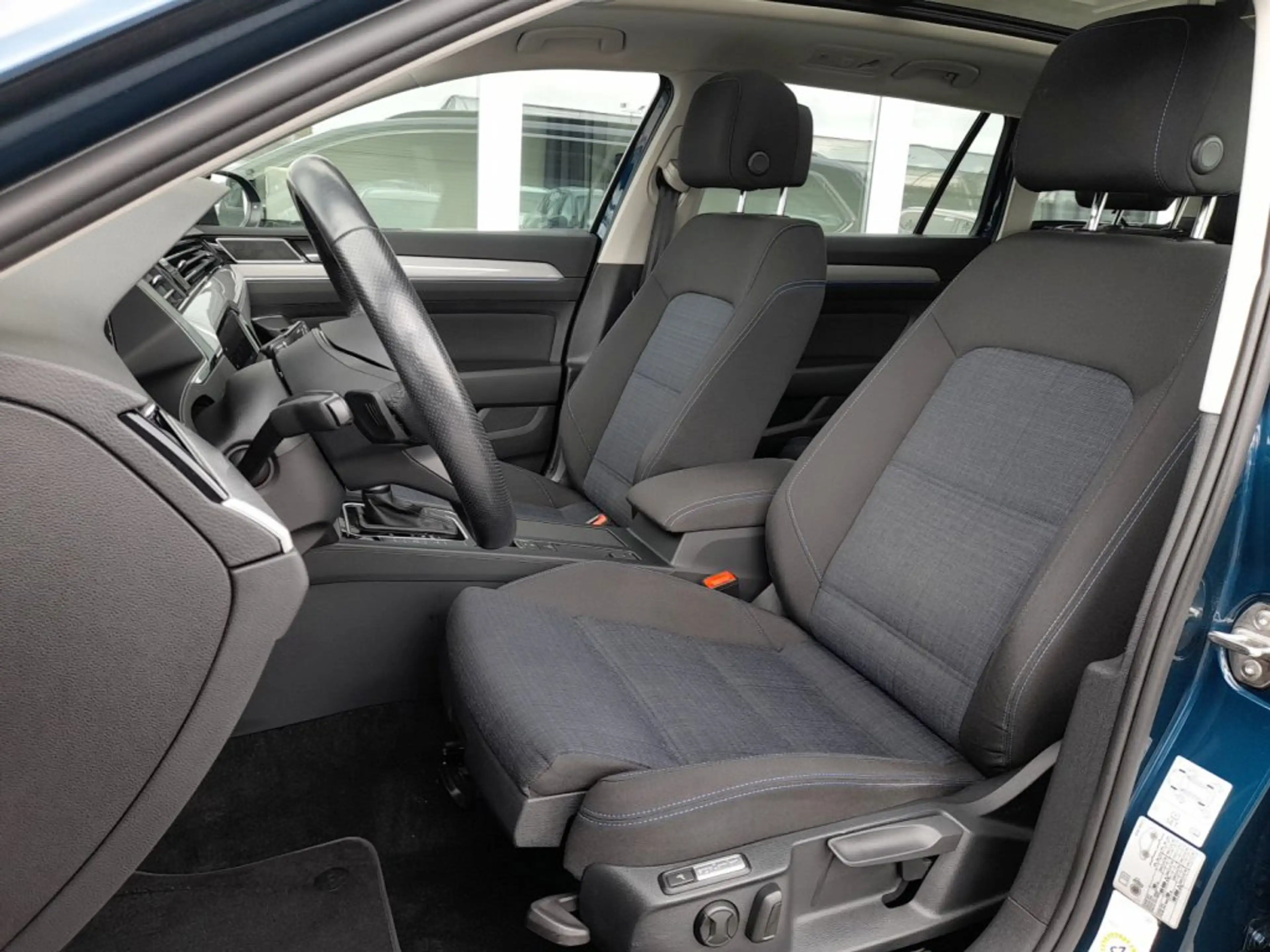 Volkswagen Passat Variant GTE PHEV DSG *MATRIX-LED / SKY / VIRTUELL / HEAD-UP / NAVI / AHV & 360° KAMERA / ACC* — photo 11