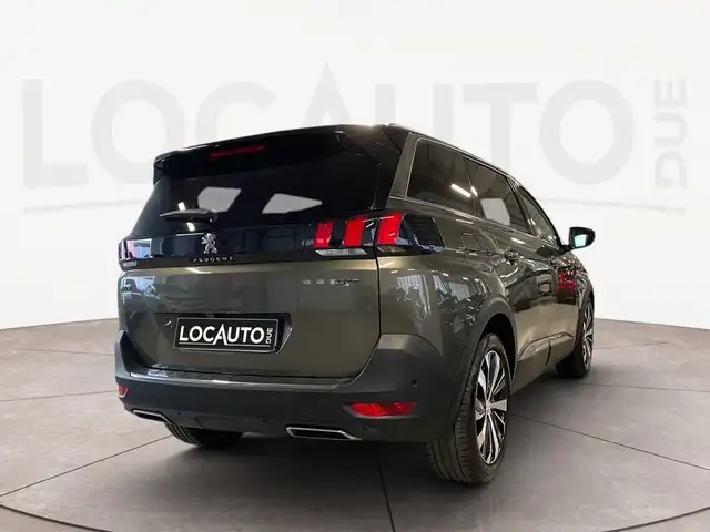 Peugeot 5008 view 4