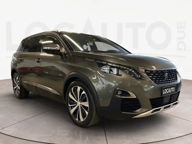 Peugeot 5008 view 3