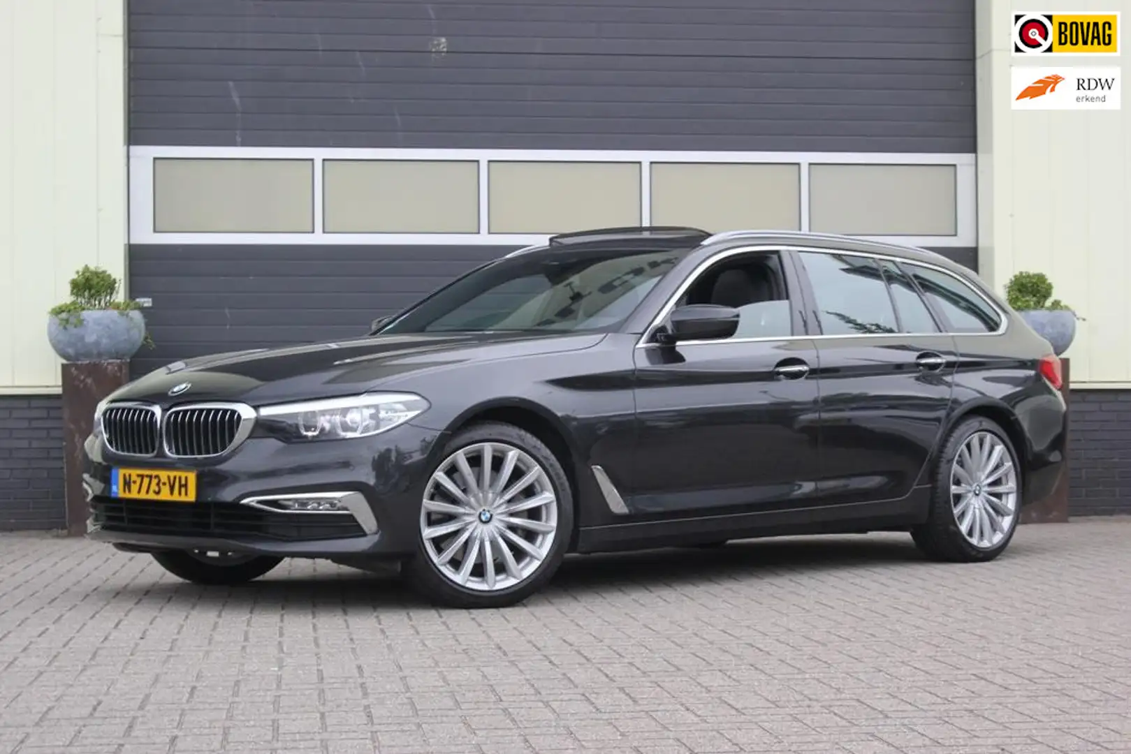 BMW 530 5-serie Touring 530i High Executive Luxury | Trekh Grijs - 1