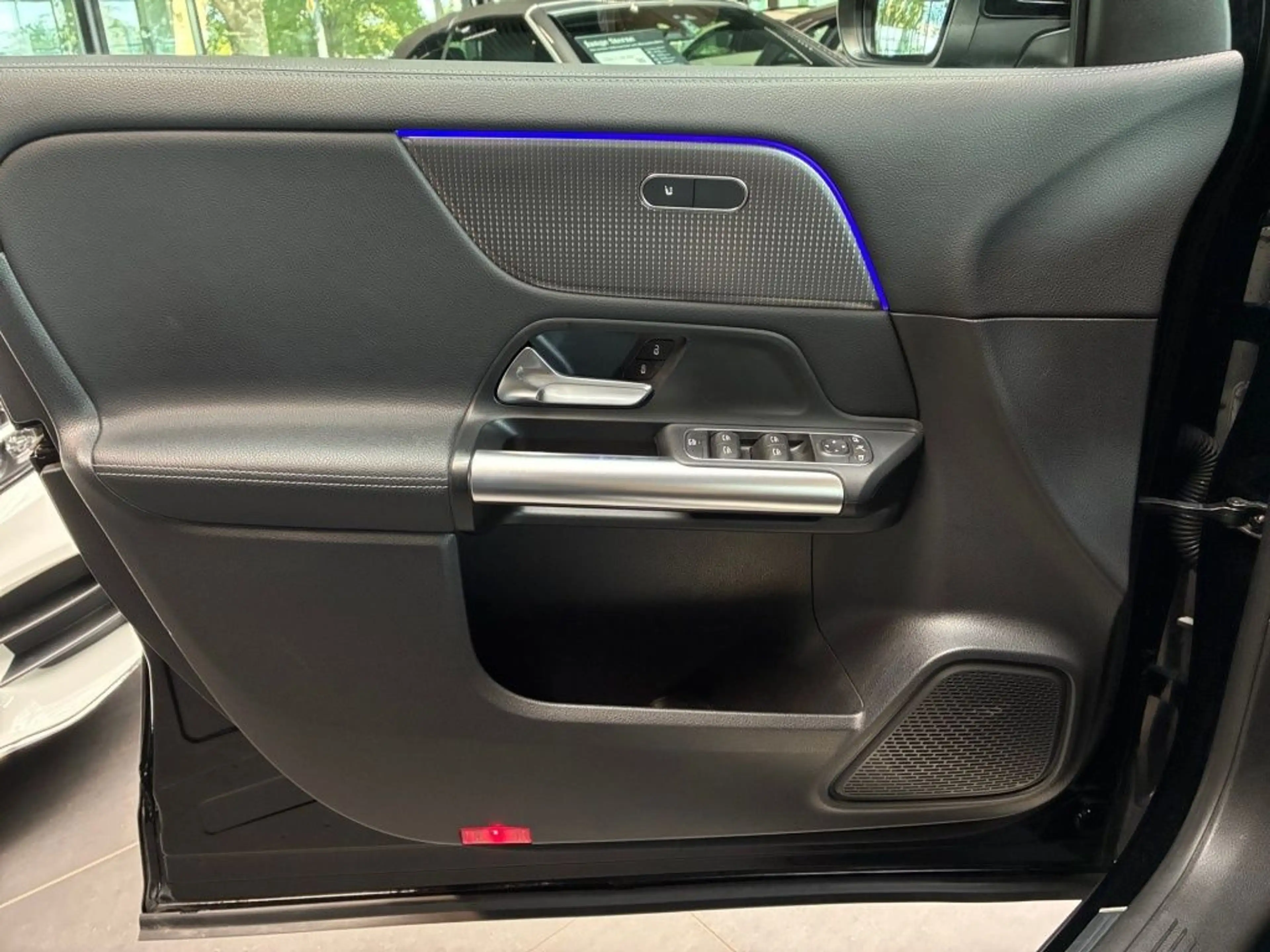 Mercedes-Benz GLA 200 d Progressive -Ambiente-Kamera-Totwinkel — photo 5
