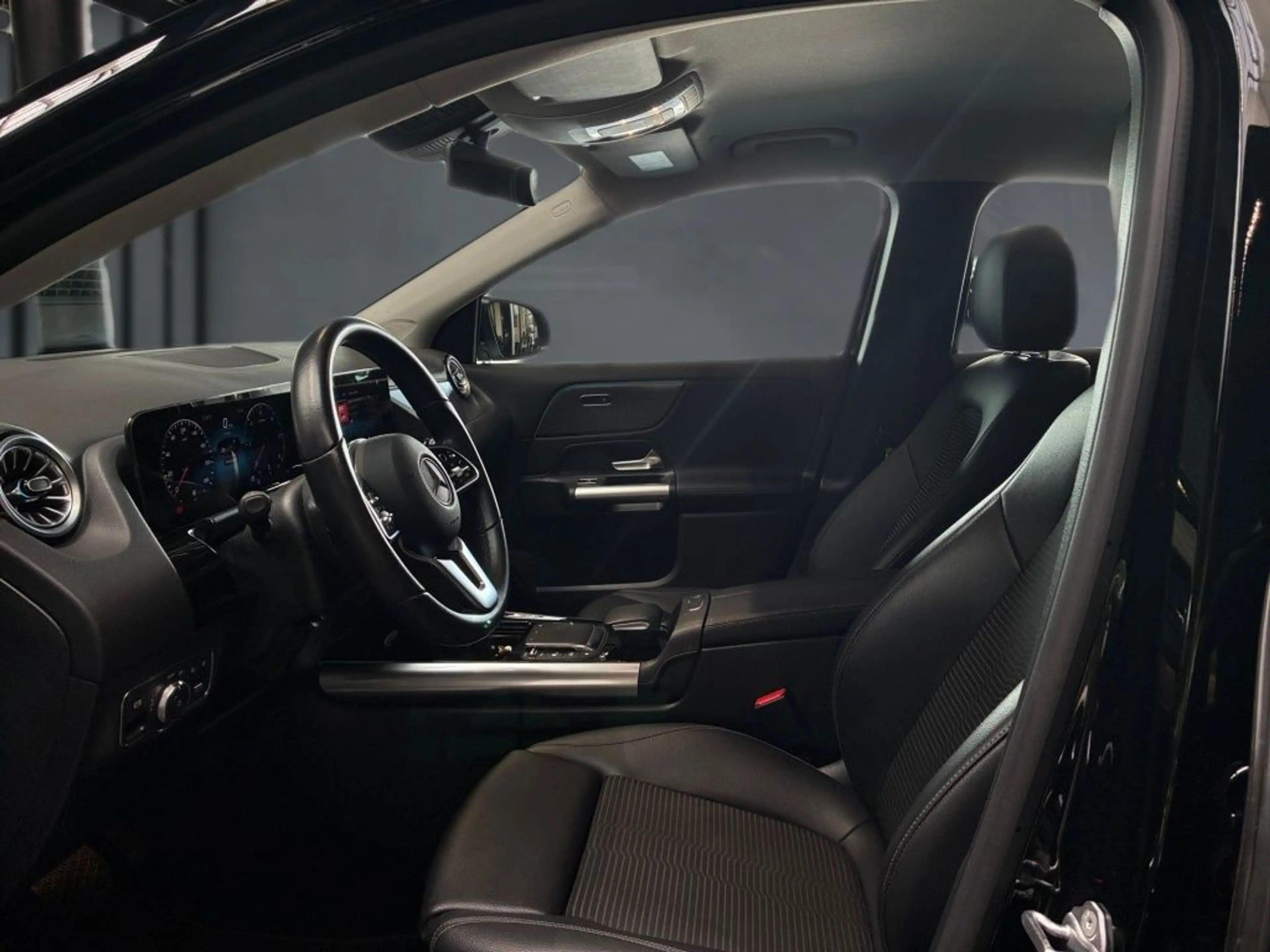 Mercedes-Benz GLA 200 d Progressive -Ambiente-Kamera-Totwinkel — photo 6