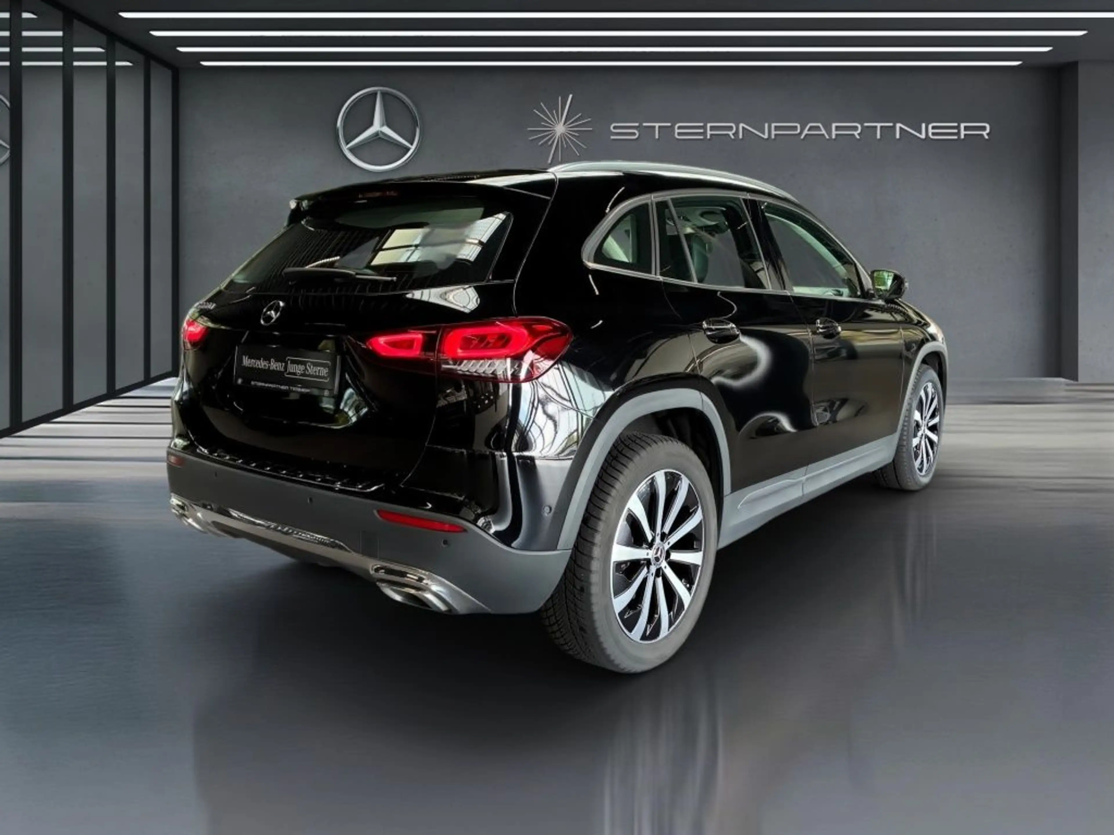 Mercedes-Benz GLA 200 d Progressive -Ambiente-Kamera-Totwinkel — photo 12