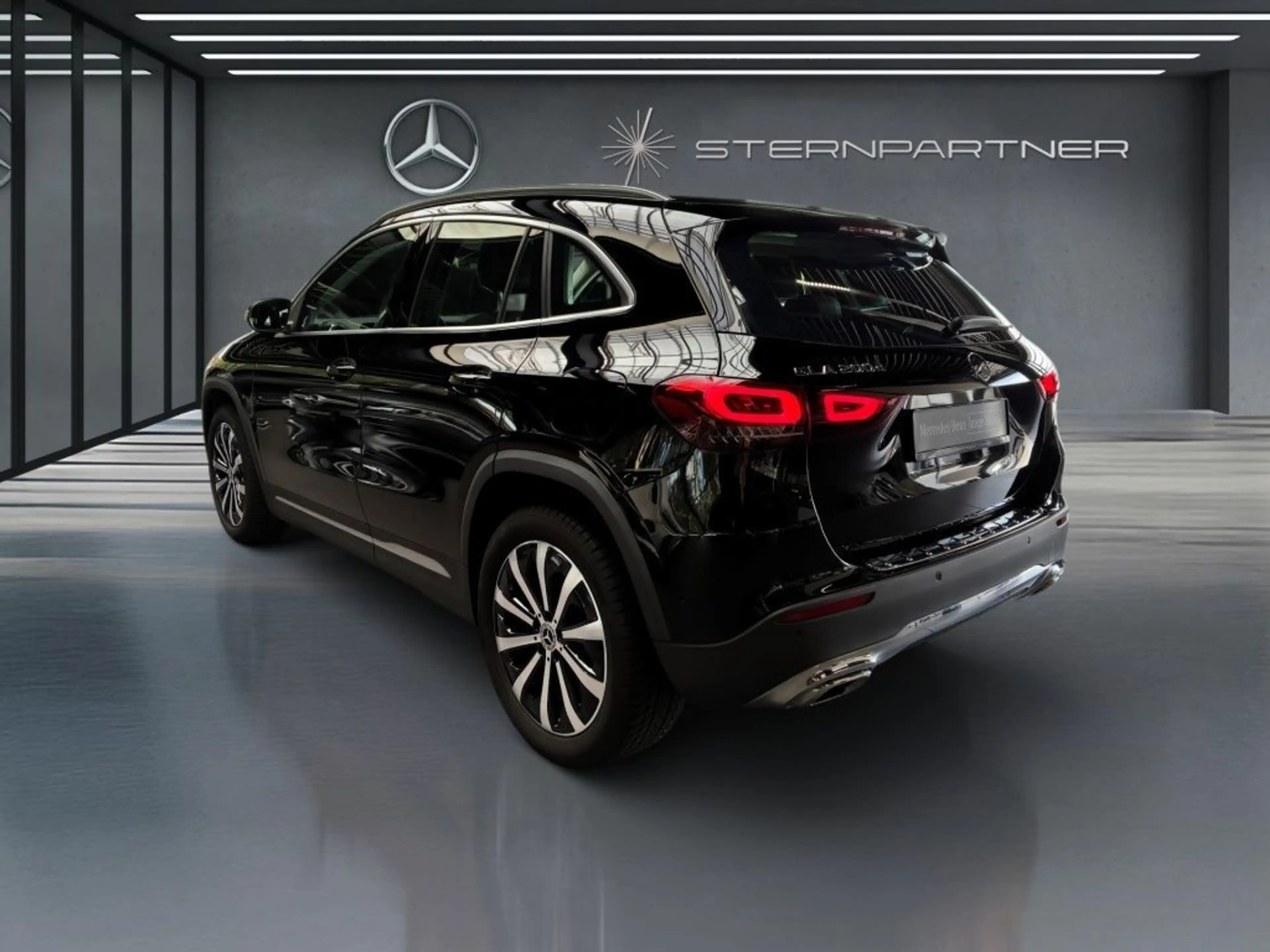 Mercedes-Benz GLA 200 d Progressive -Ambiente-Kamera-Totwinkel — photo 8